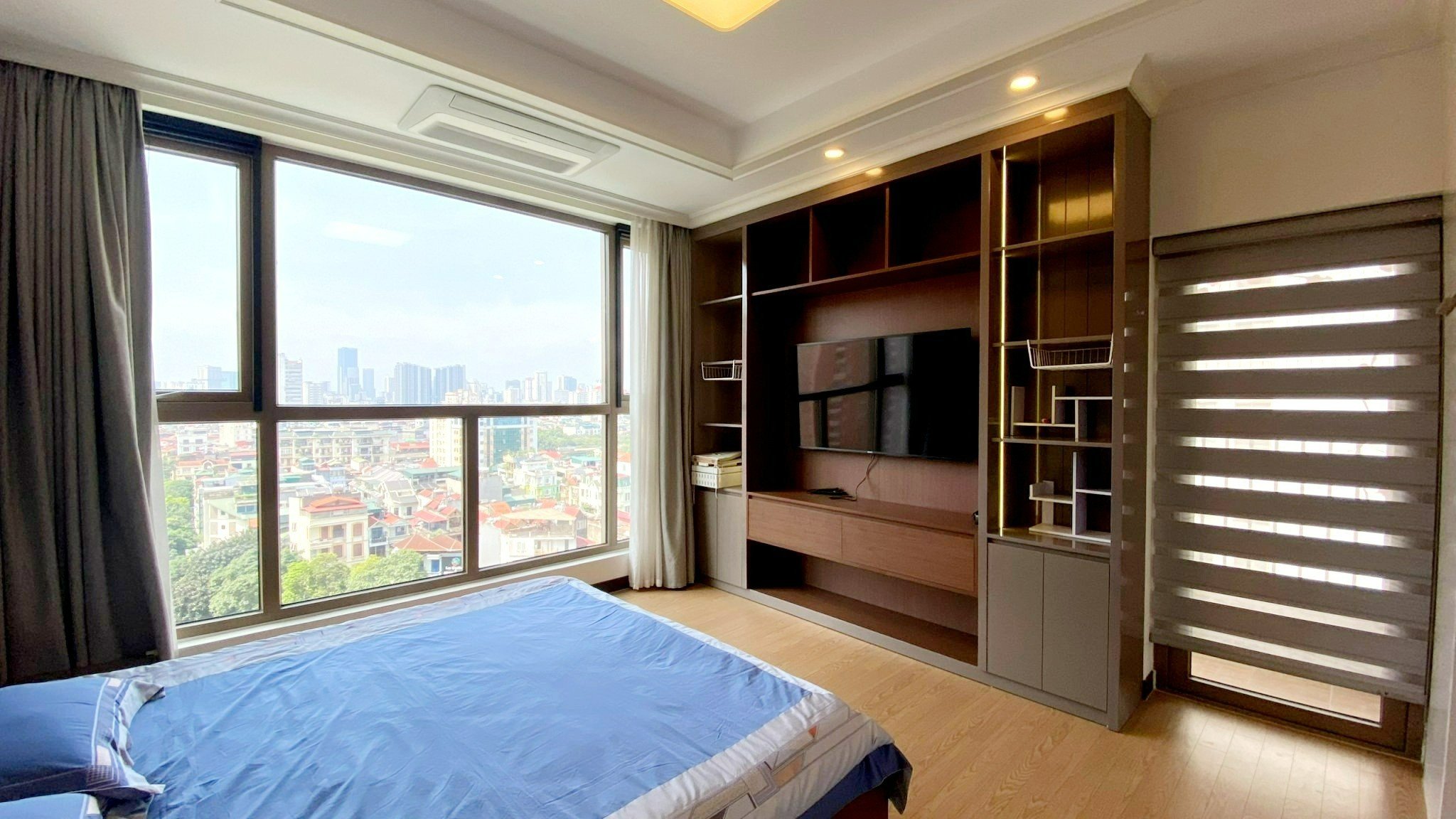 Cho thuê căn hộ 4PN/177m2 full đồ nhập khẩu, view thoáng mát tòa 902 Starlake 12