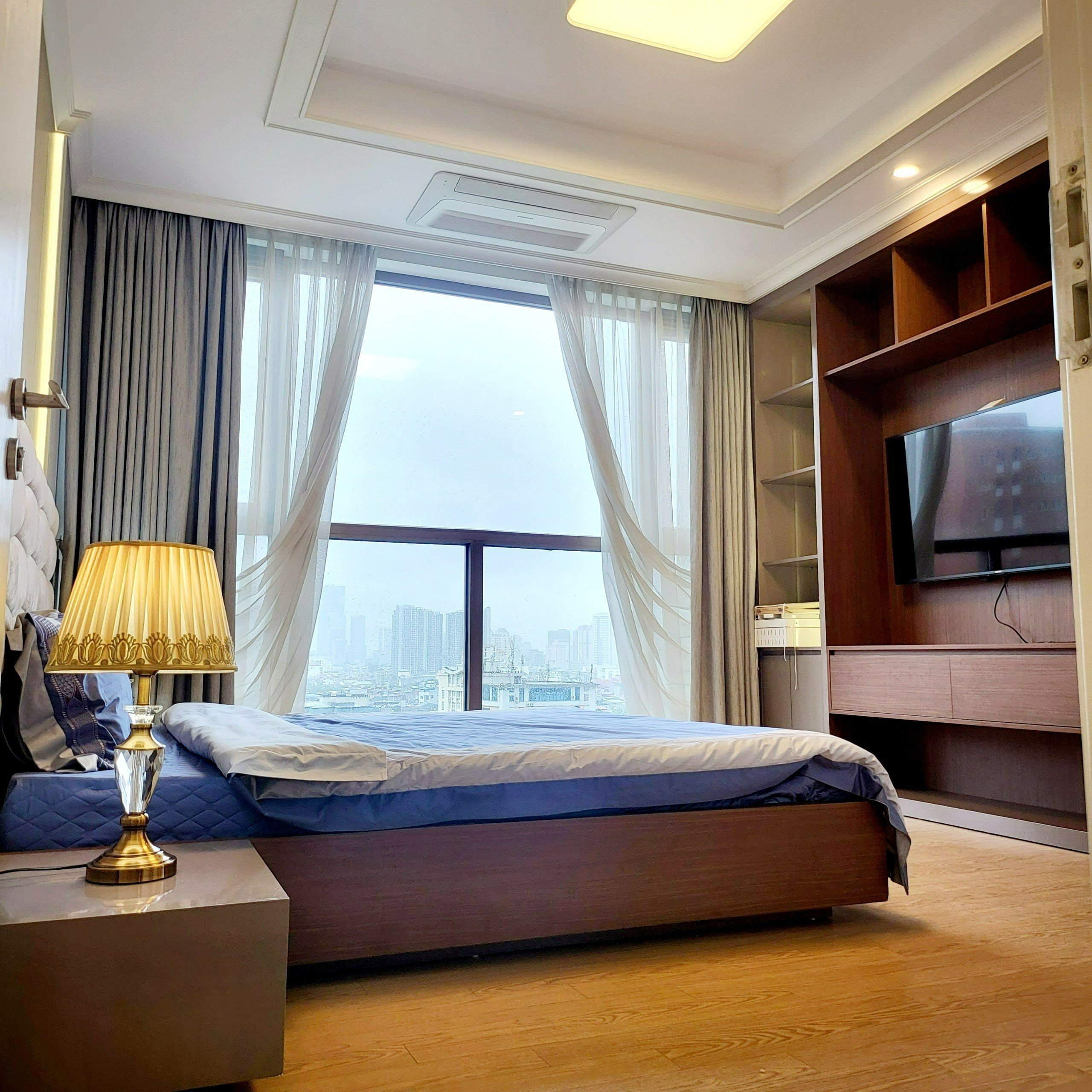 Cho thuê căn hộ 4PN/177m2 full đồ nhập khẩu, view thoáng mát tòa 902 Starlake 14