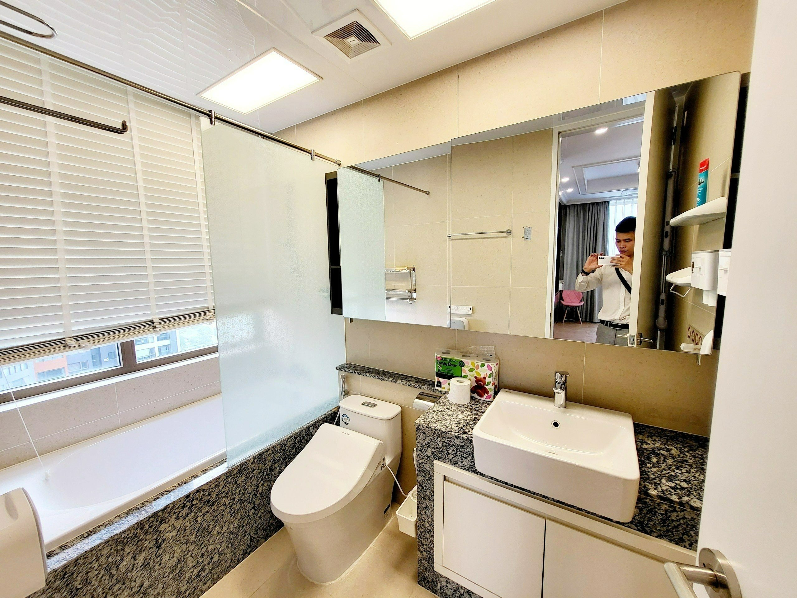 Cho thuê căn hộ 4PN/177m2 full đồ nhập khẩu, view thoáng mát tòa 902 Starlake 17