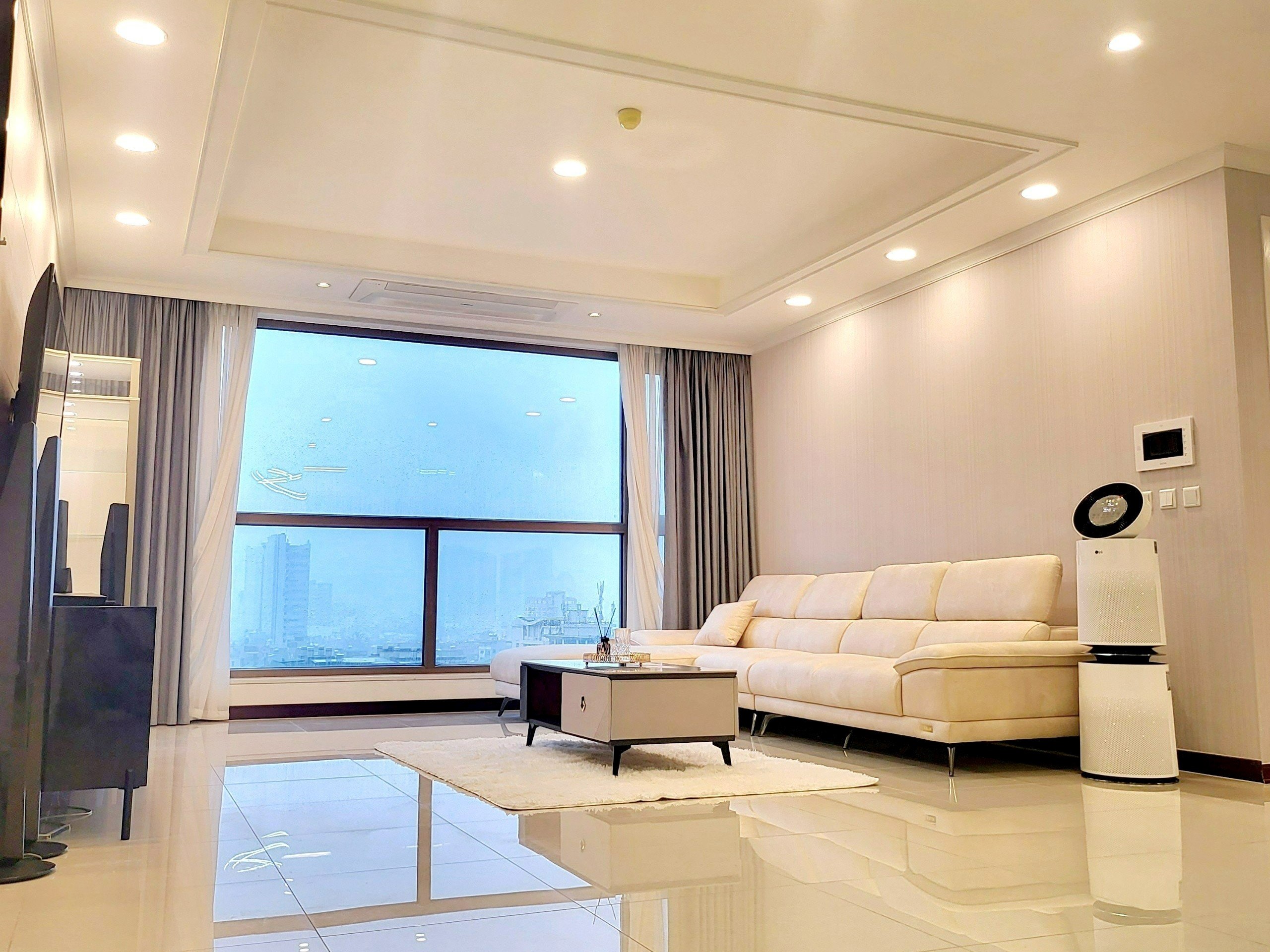 Cho thuê căn hộ 4PN/177m2 full đồ nhập khẩu, view thoáng mát tòa 902 Starlake 2