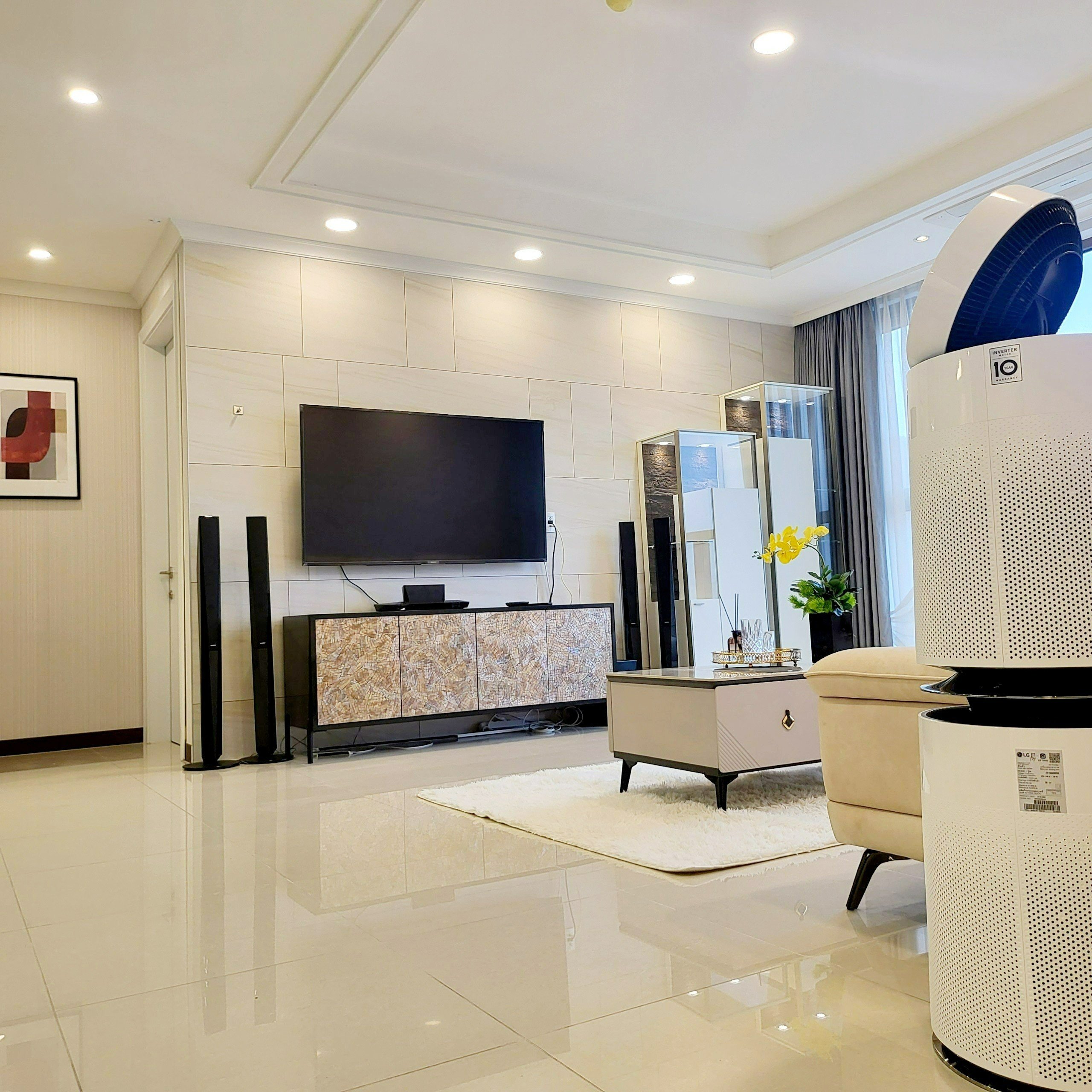 Cho thuê căn hộ 4PN/177m2 full đồ nhập khẩu, view thoáng mát tòa 902 Starlake 3