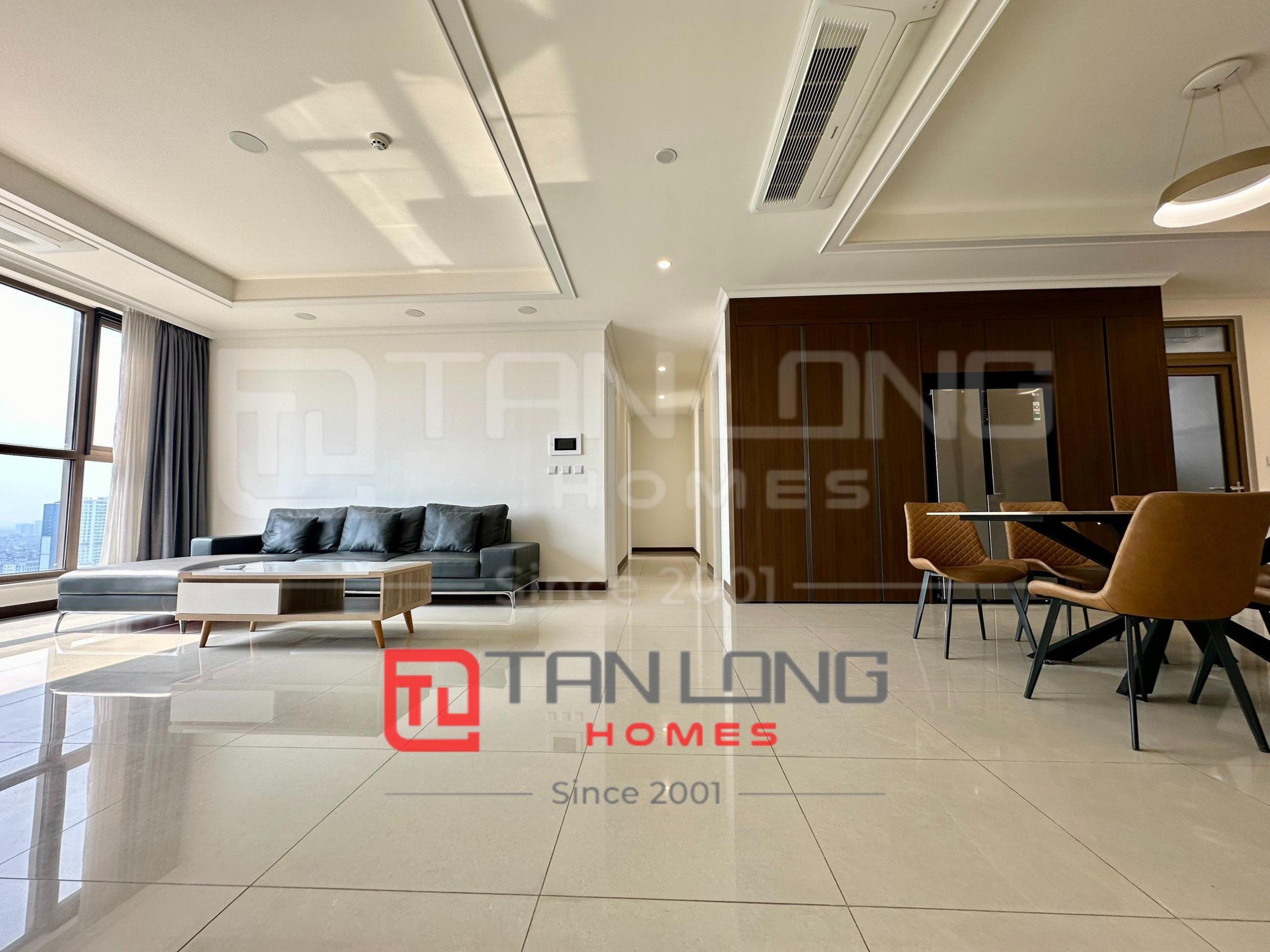 Cho thuê căn hộ cao cấp 4 ngủ 177m2 full đồ nhập khẩu tại 902 Starlake 1