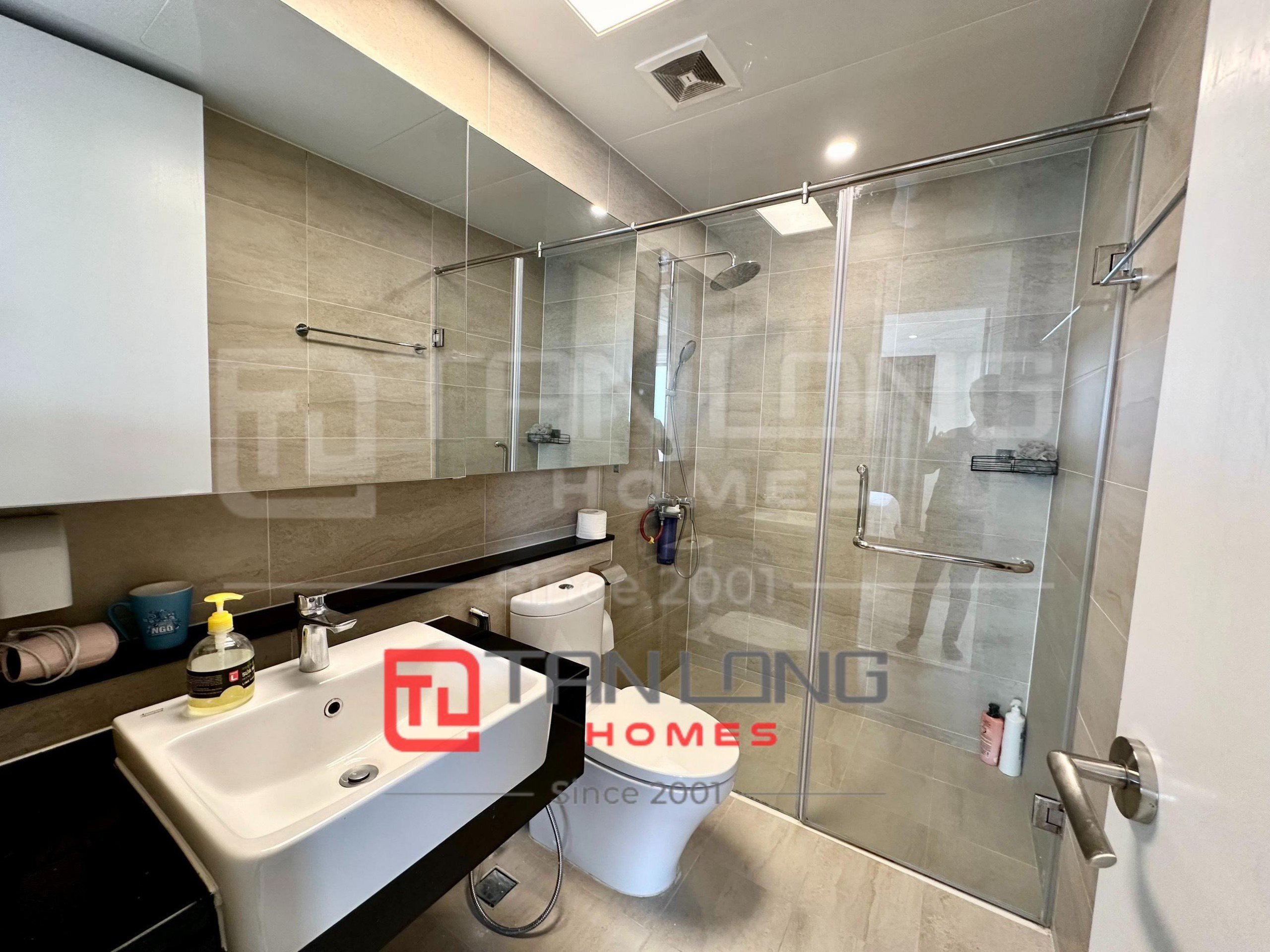 Cho thuê căn hộ cao cấp 4 ngủ 177m2 full đồ nhập khẩu tại 902 Starlake 12