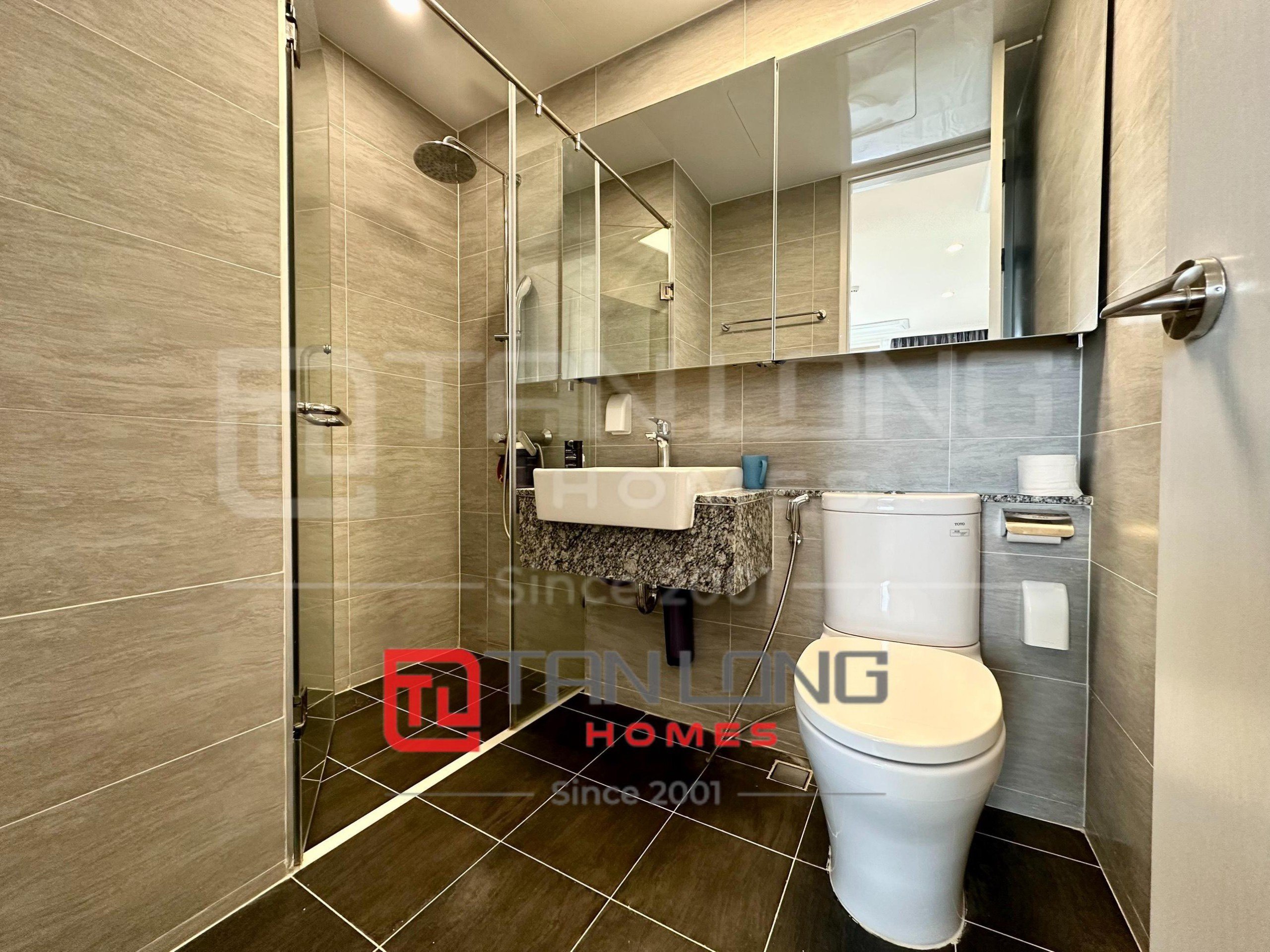 Cho thuê căn hộ cao cấp 4 ngủ 177m2 full đồ nhập khẩu tại 902 Starlake 13