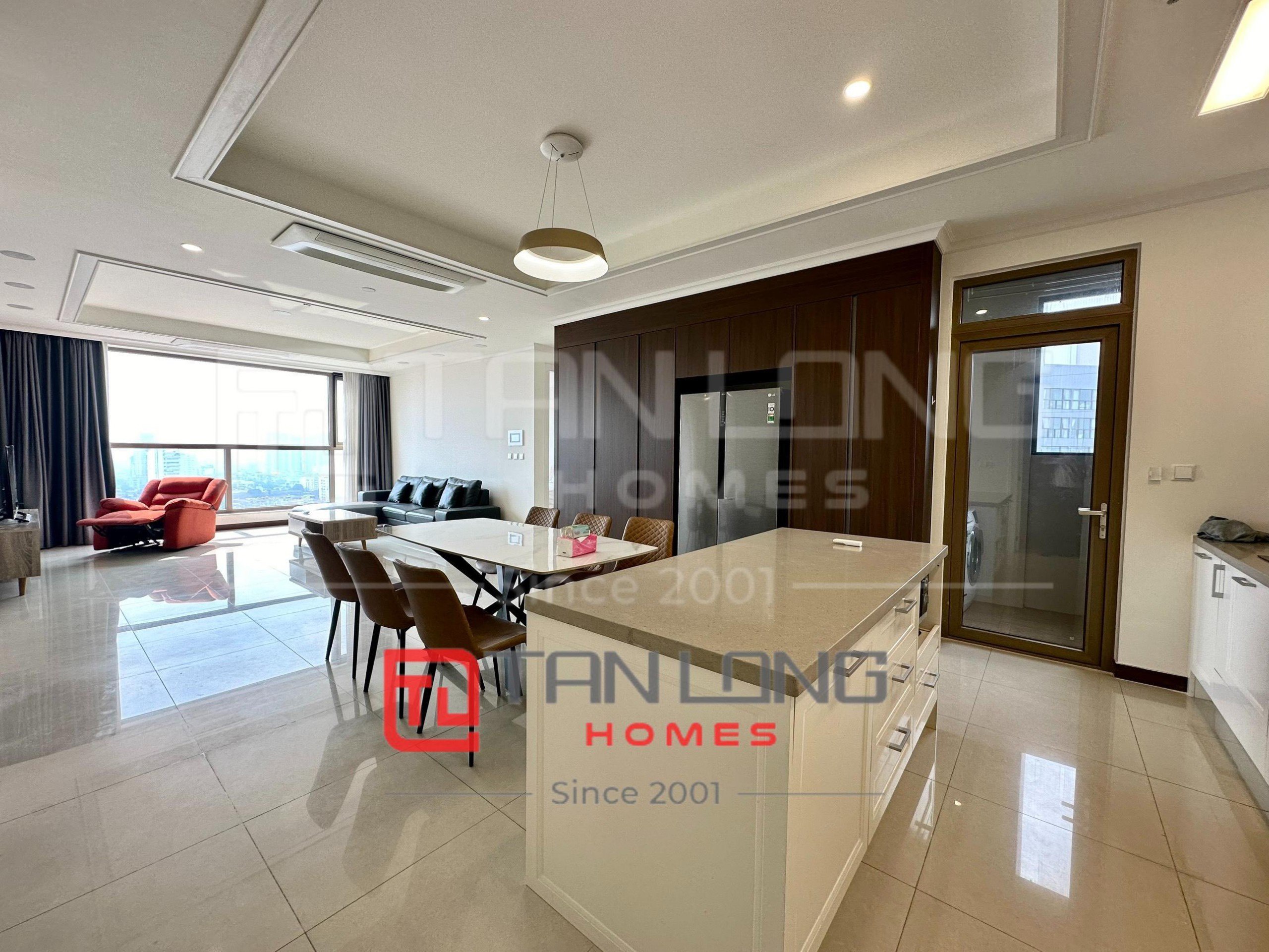 Cho thuê căn hộ cao cấp 4 ngủ 177m2 full đồ nhập khẩu tại 902 Starlake 2