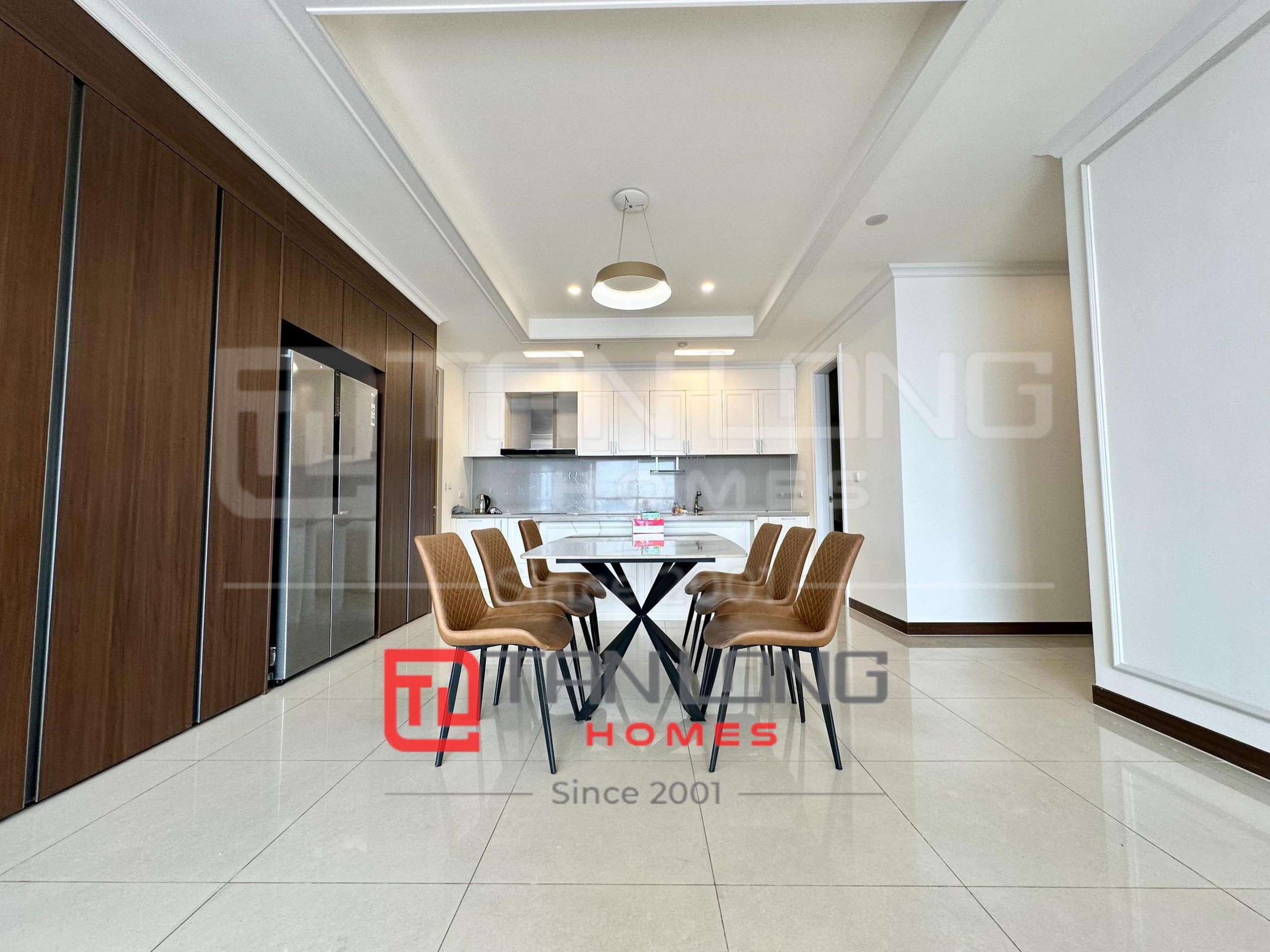 Cho thuê căn hộ cao cấp 4 ngủ 177m2 full đồ nhập khẩu tại 902 Starlake 3