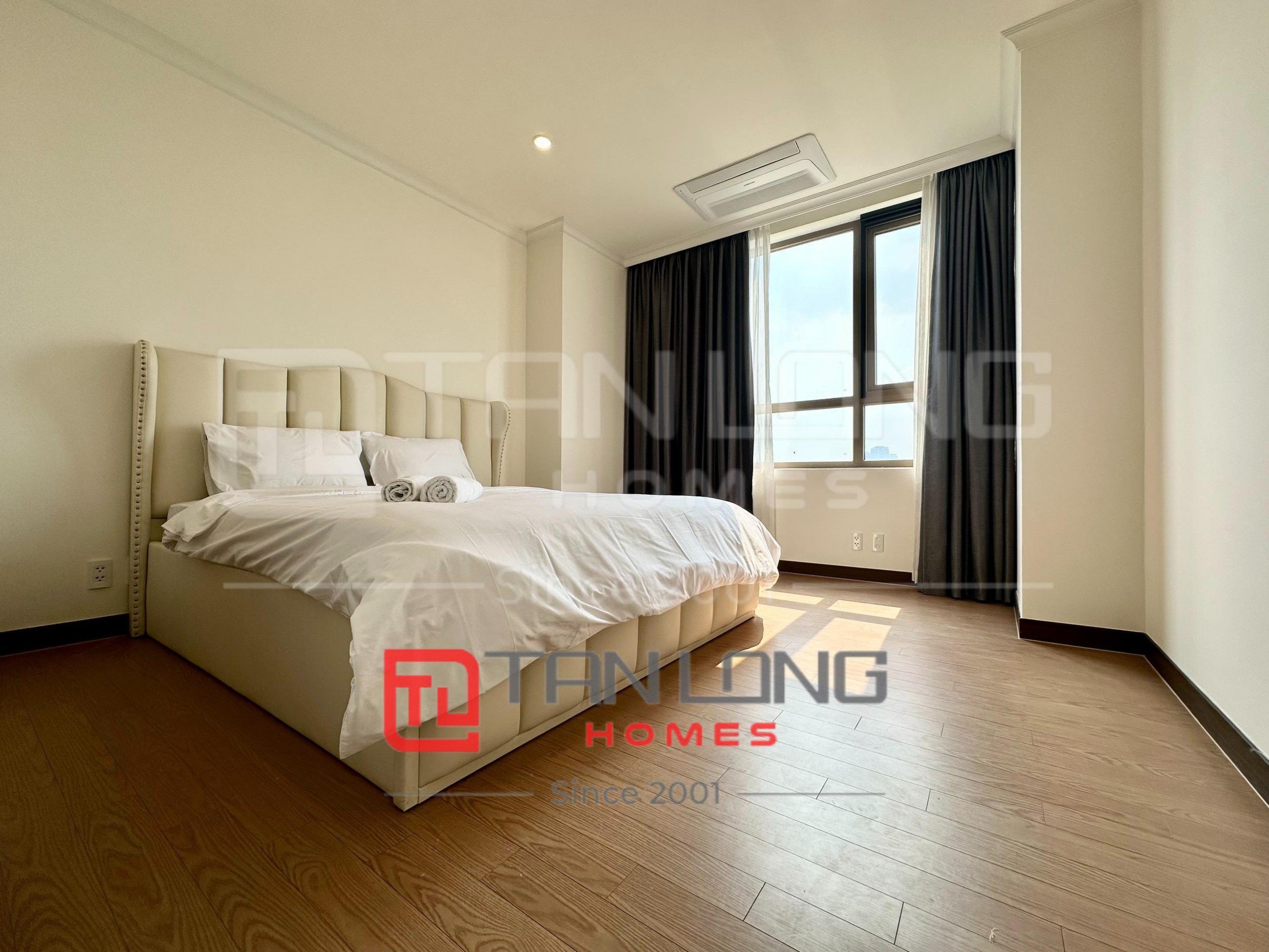 Cho thuê căn hộ cao cấp 4 ngủ 177m2 full đồ nhập khẩu tại 902 Starlake 5