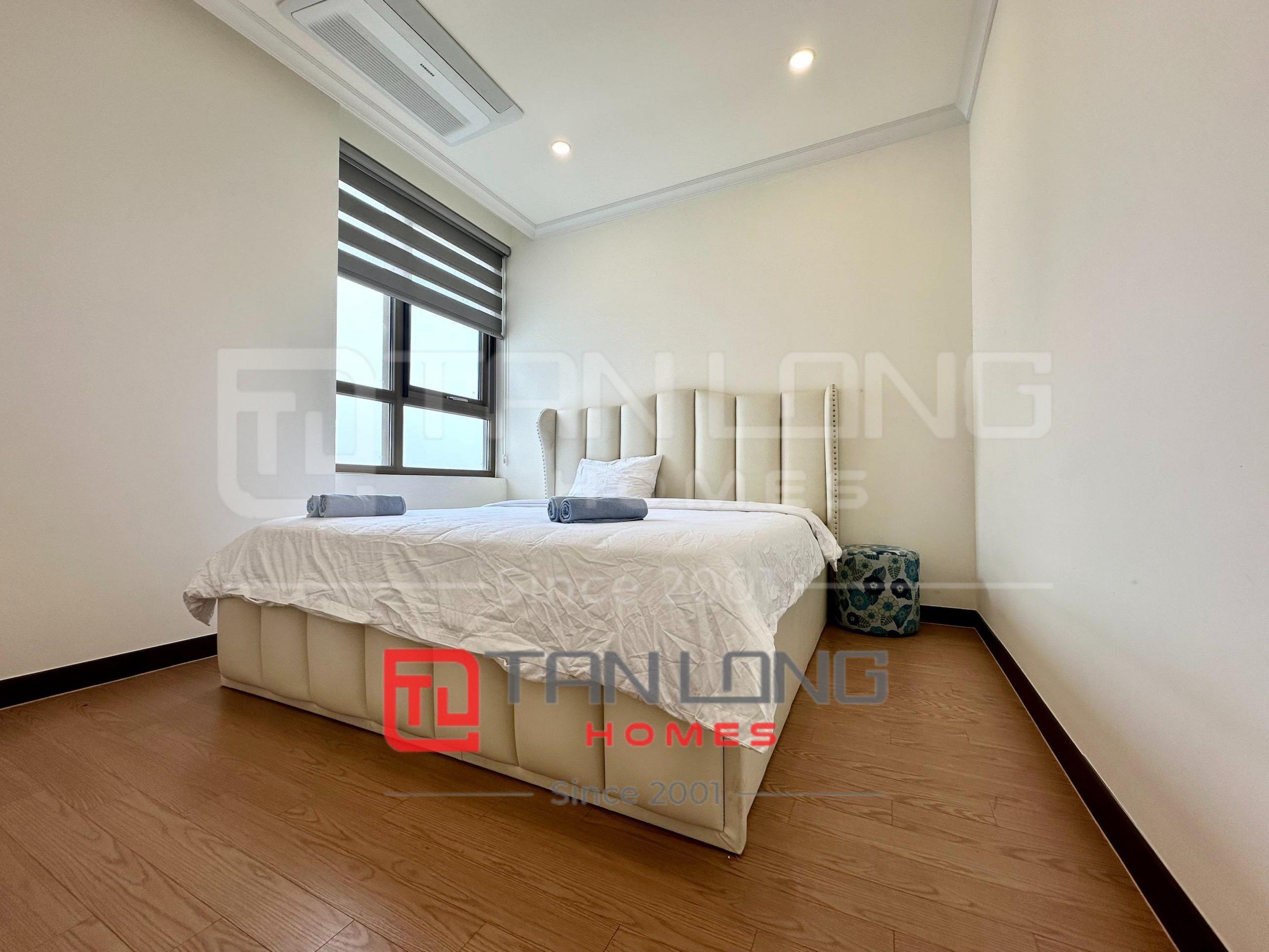 Cho thuê căn hộ cao cấp 4 ngủ 177m2 full đồ nhập khẩu tại 902 Starlake 7