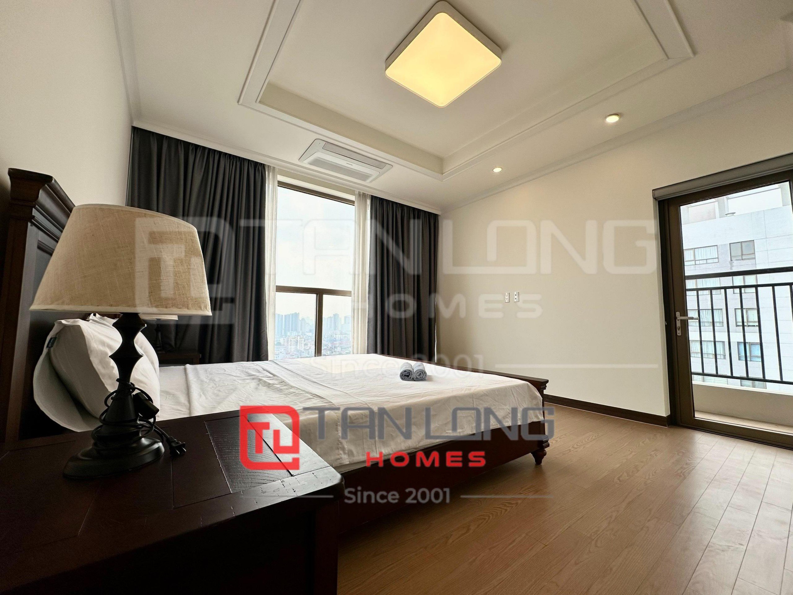 Cho thuê căn hộ cao cấp 4 ngủ 177m2 full đồ nhập khẩu tại 902 Starlake 8