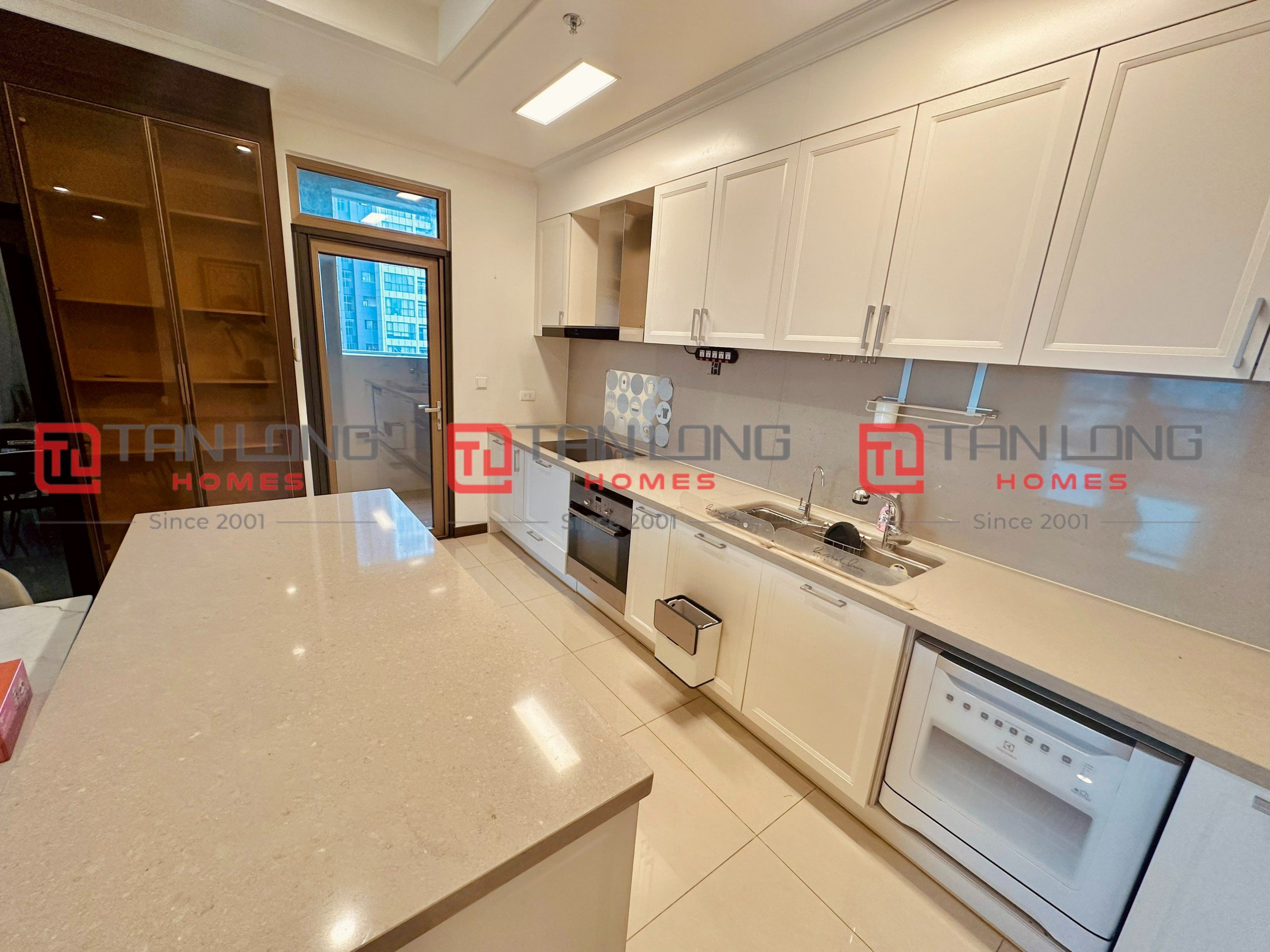Cho thuê căn hộ cao cấp 4PN/177m2 - Căn K, full đồ đẹp view bể bơi 902 Starlake 3