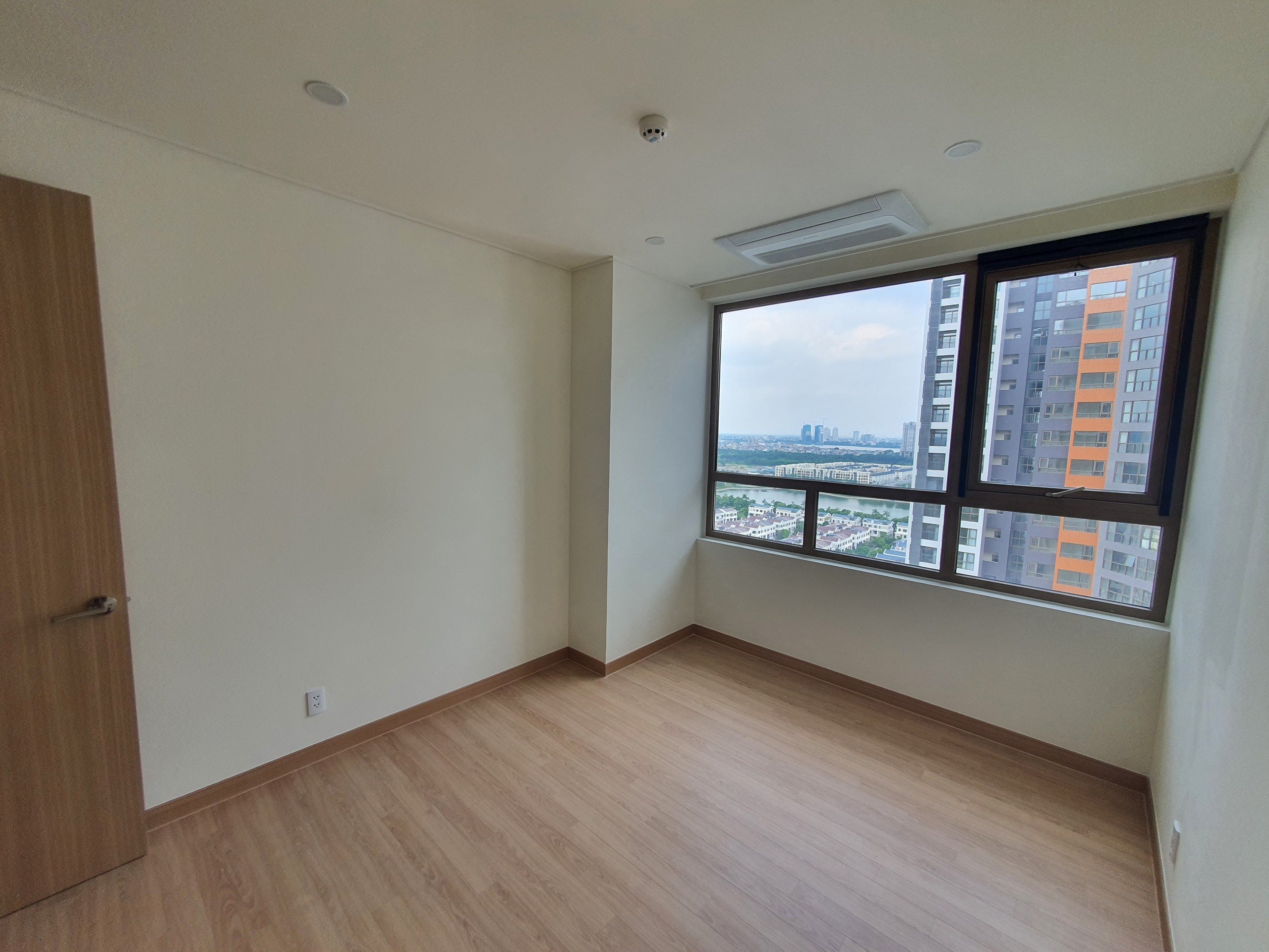 Cho thuê căn hộ cao cấp Starlake 2 ngủ 98m2 trục C view Hồ, mới nguyên bản 5