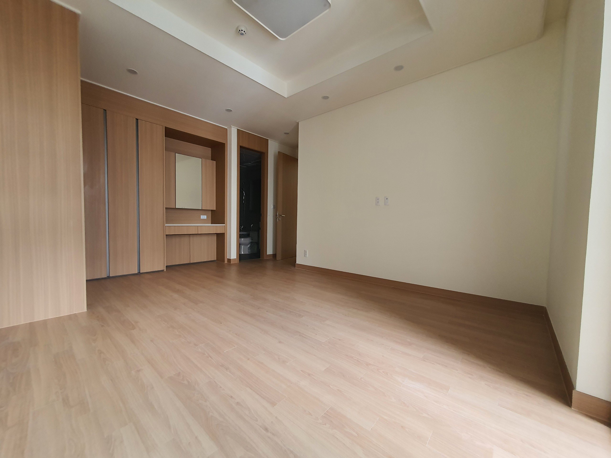 Cho thuê căn hộ cao cấp Starlake 2 ngủ 98m2 trục C view Hồ, mới nguyên bản 6