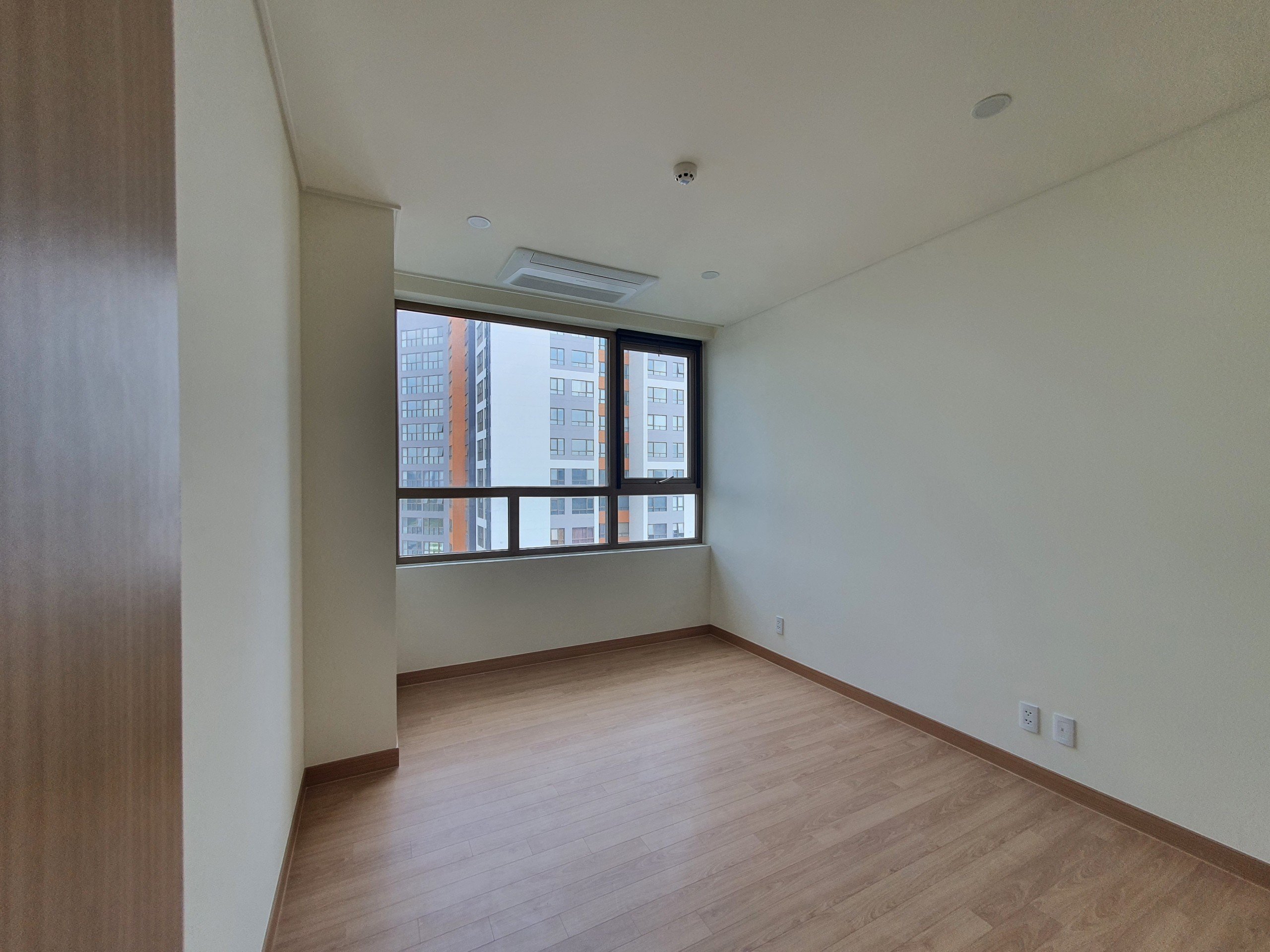Cho thuê căn hộ cao cấp Starlake 2 ngủ 98m2 trục C view Hồ, mới nguyên bản 8