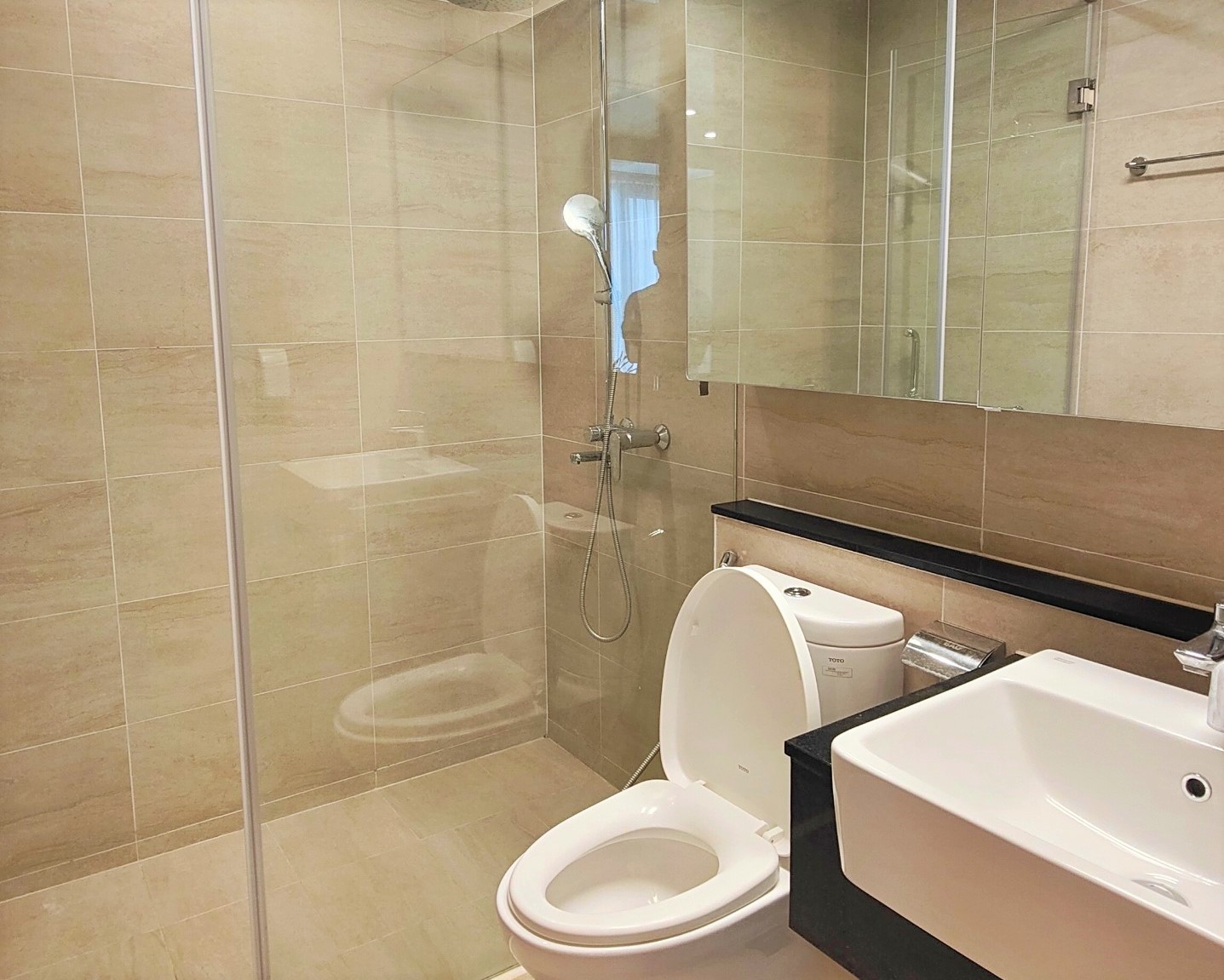 Cho thuê căn hộ đẳng cấp tại 902 Starlake: DT 98m2 x 2 ngủ full đồ mới set-up 10