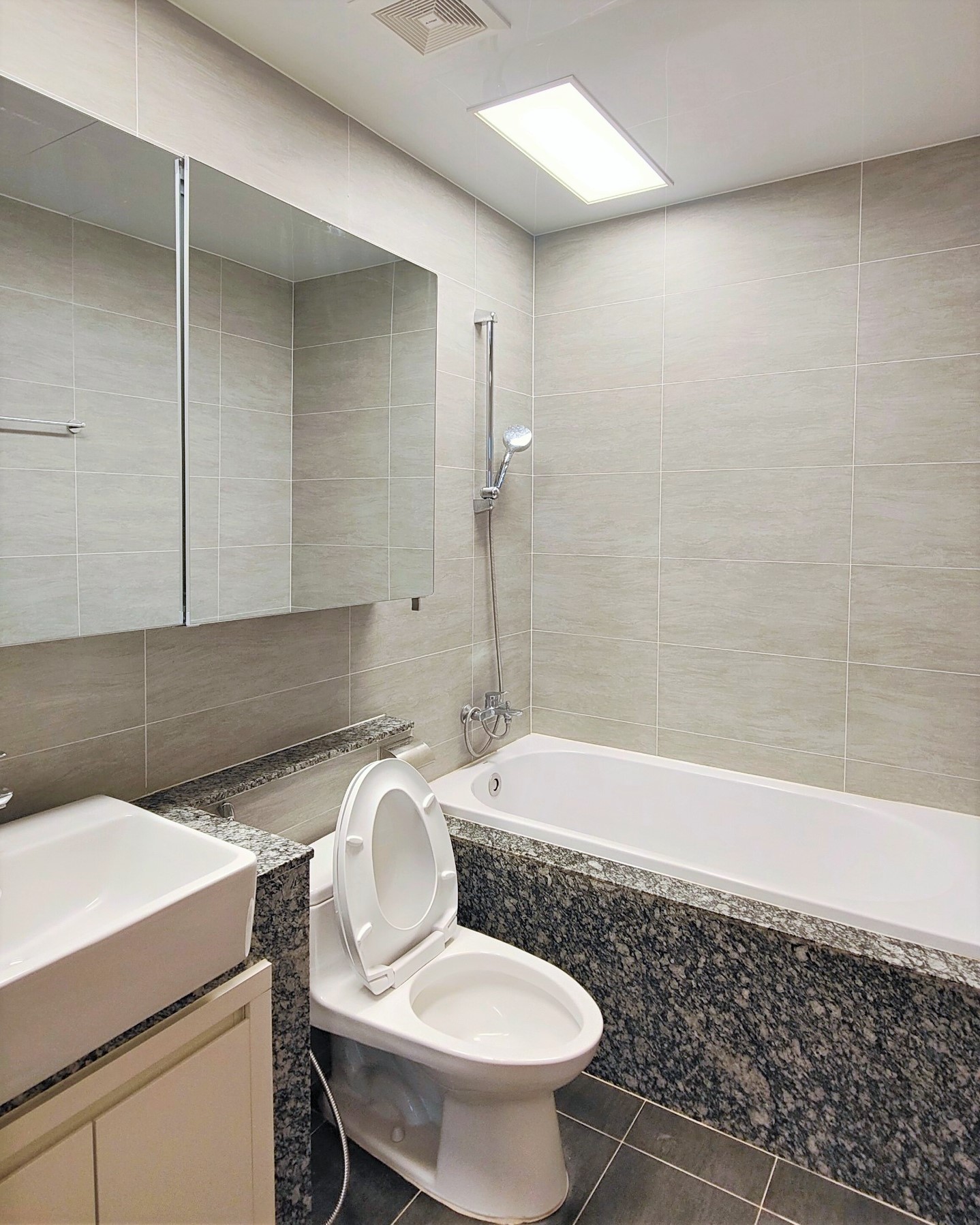 Cho thuê căn hộ đẳng cấp tại 902 Starlake: DT 98m2 x 2 ngủ full đồ mới set-up 11
