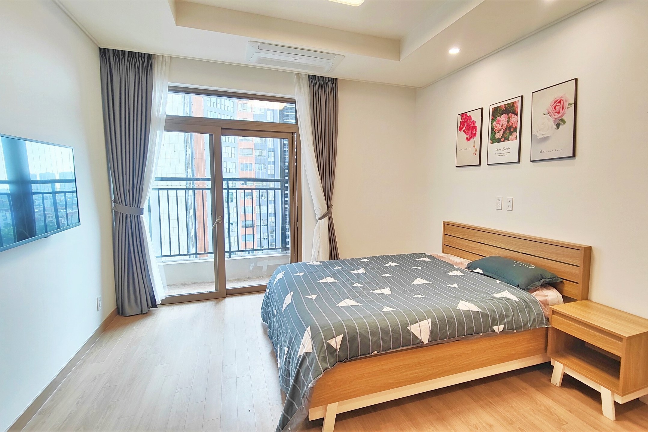Cho thuê căn hộ đẳng cấp tại 902 Starlake: DT 98m2 x 2 ngủ full đồ mới set-up 7
