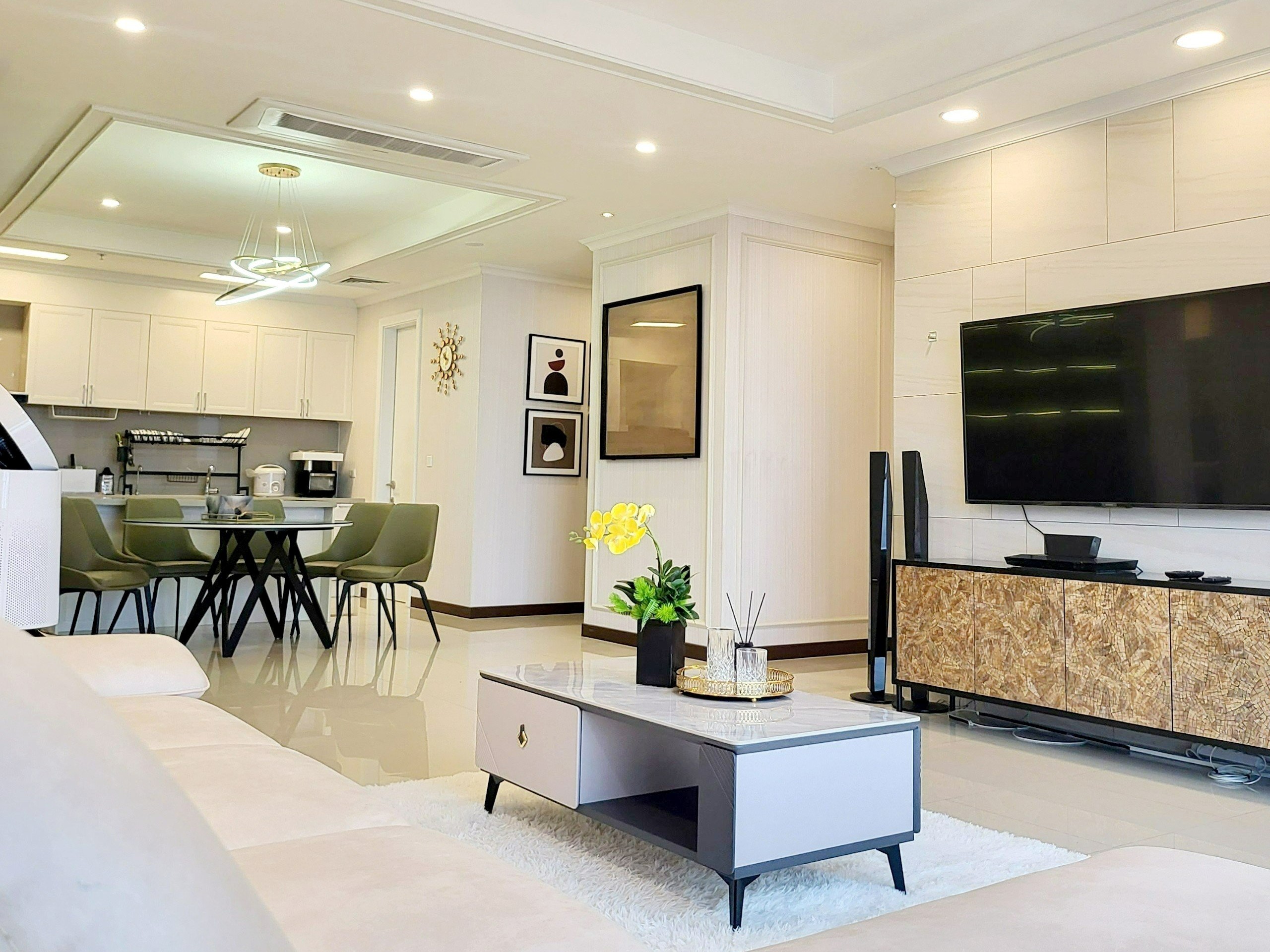 Cho thuê căn hộ sang trọng 4PN/177m2 (Căn K) full đồ nhập khẩu tại 902 Starlake 1