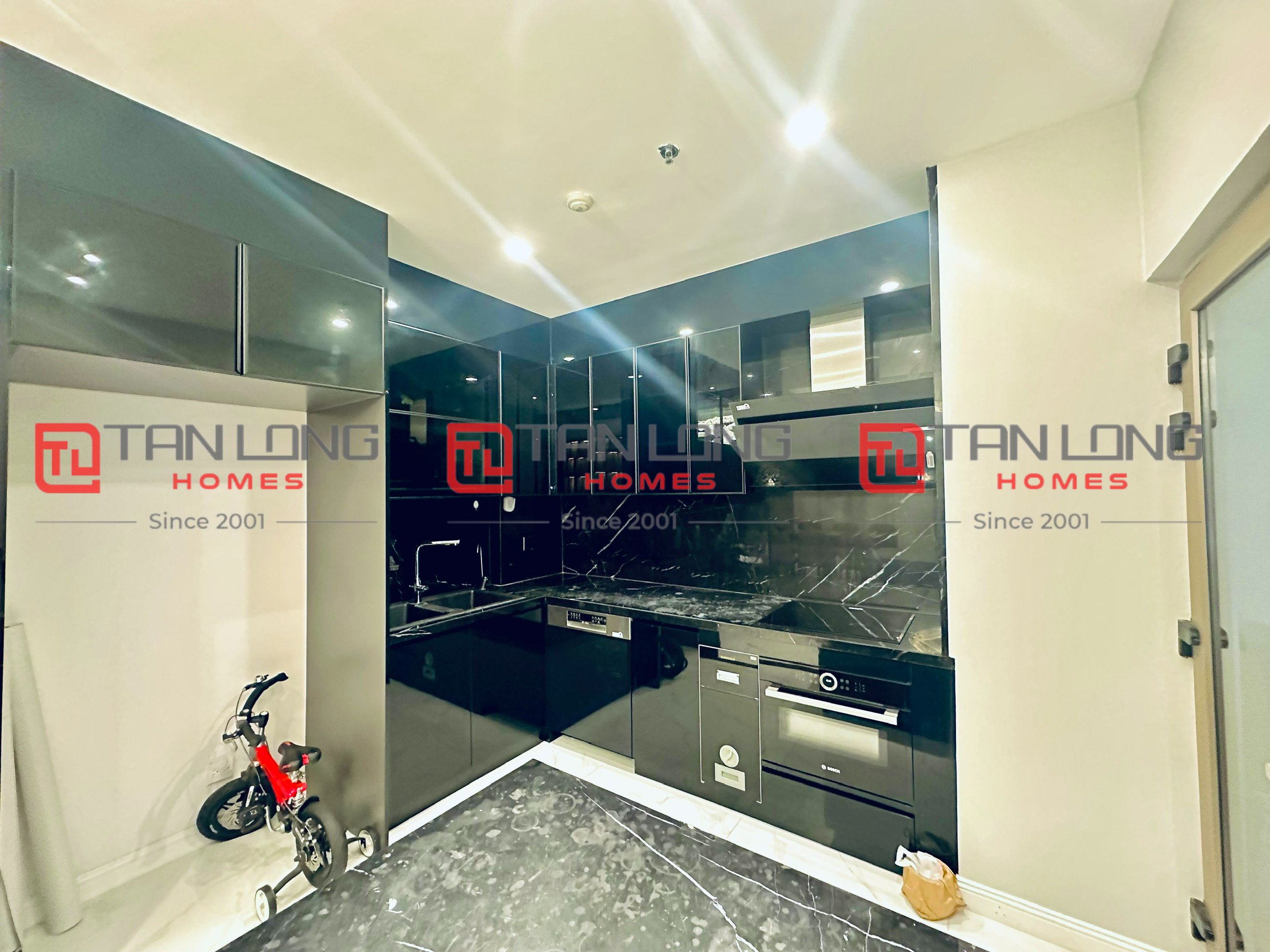 Cho thuê căn hộ Starlake 3 ngủ 113m2 full đồ tầng trung view thoáng tòa 901 9