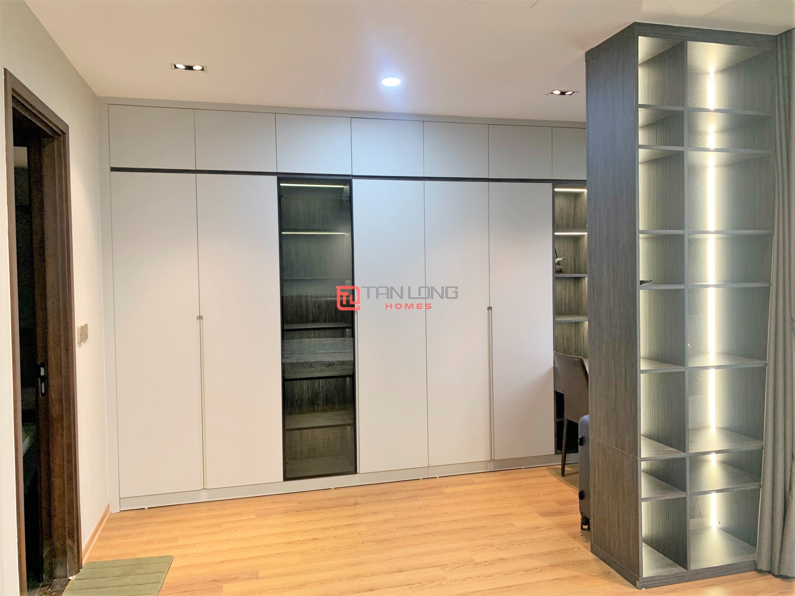 Cho thuê nhà liền kề 132m2 x 4 phòng ngủ full đồ tại Starlake 6