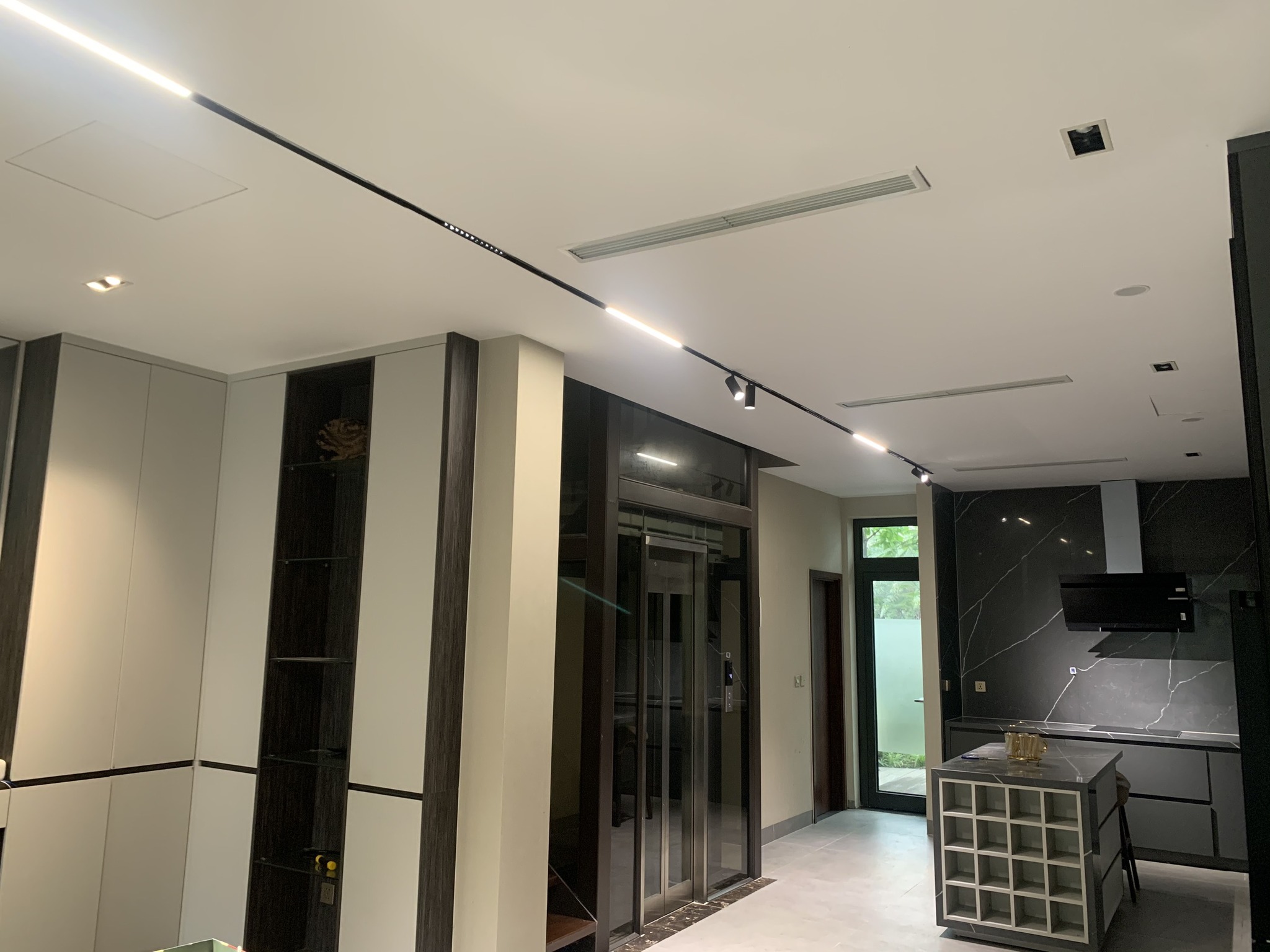 Cho thuê nhà liền kề 132m2 x 4 phòng ngủ full đồ tại Starlake 1