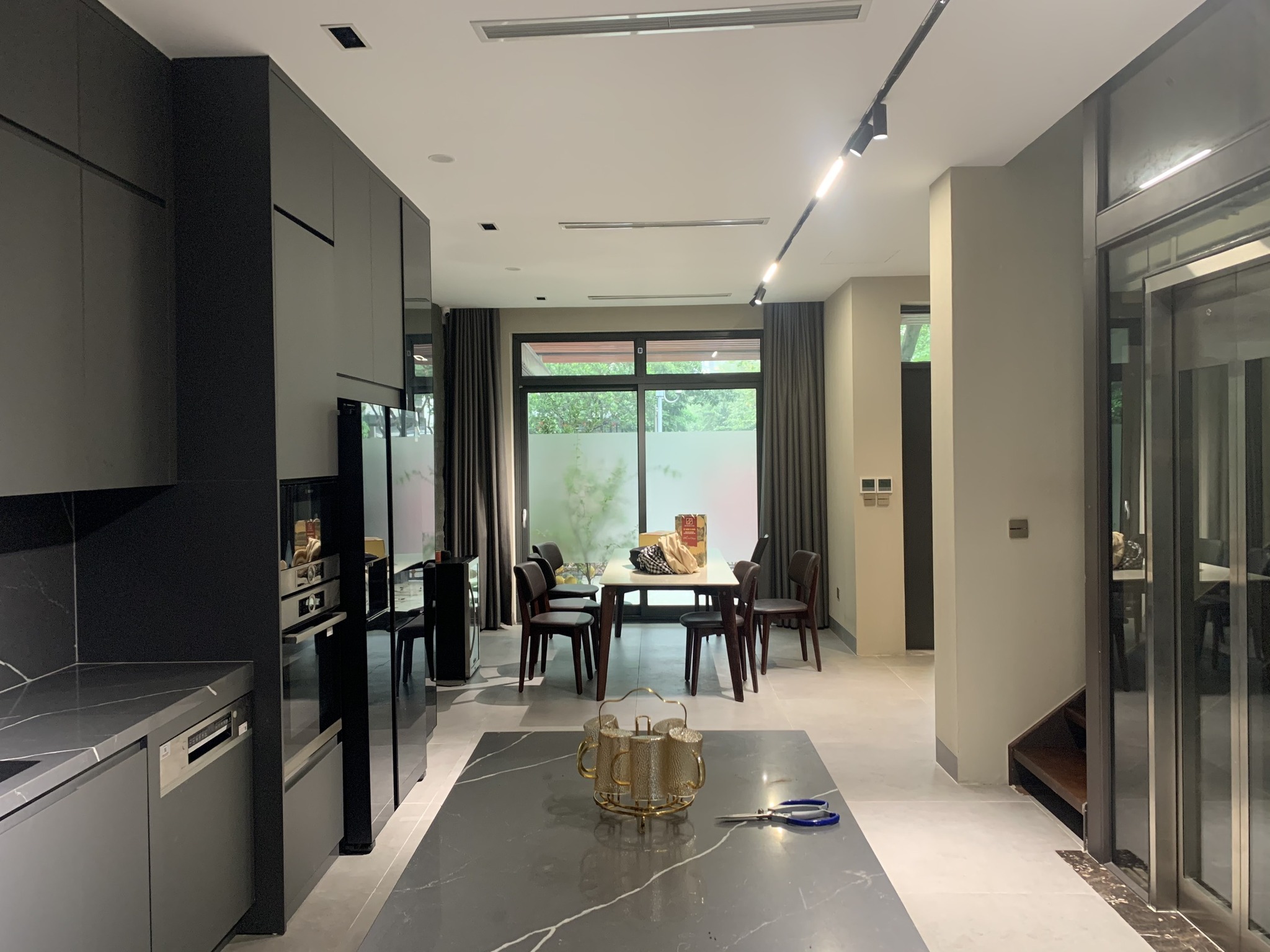 Cho thuê nhà liền kề 132m2 x 4 phòng ngủ full đồ tại Starlake 2