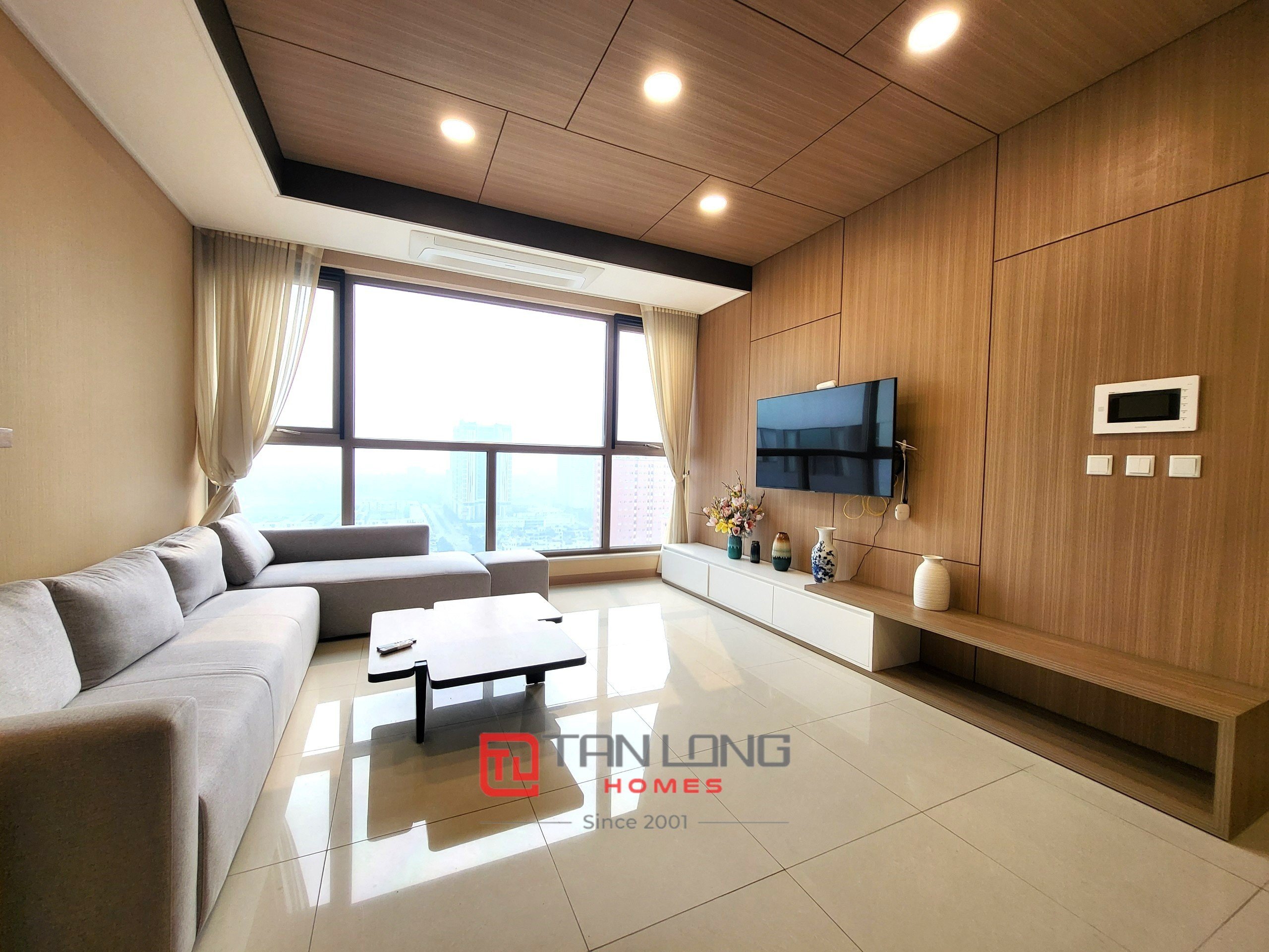 Cho thuê nhanh căn 2PN/100m2 tầng cao full đồ, hướng Đông mát mẻ tại Starlake 1