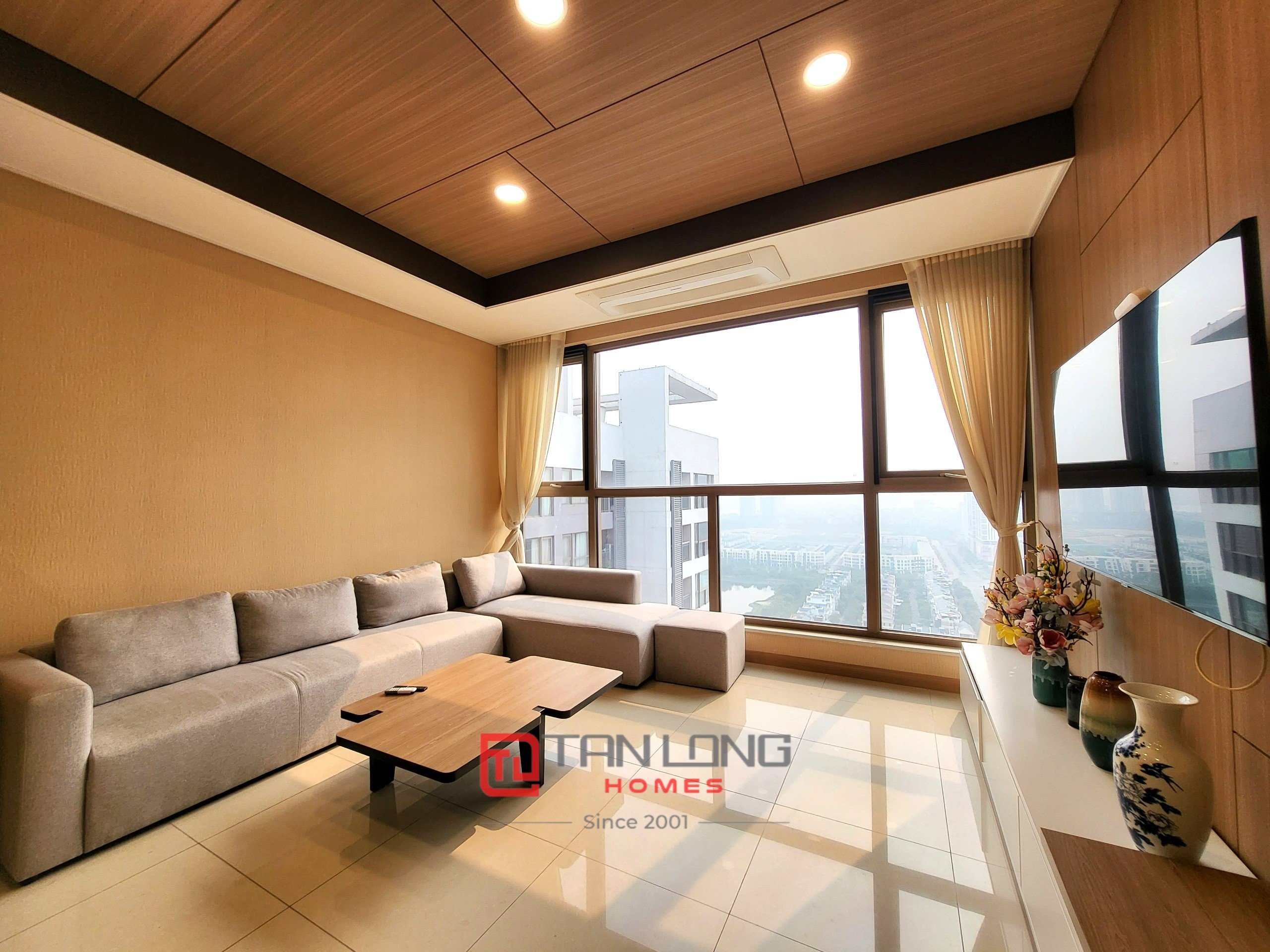 Cho thuê nhanh căn 2PN/100m2 tầng cao full đồ, hướng Đông mát mẻ tại Starlake 2