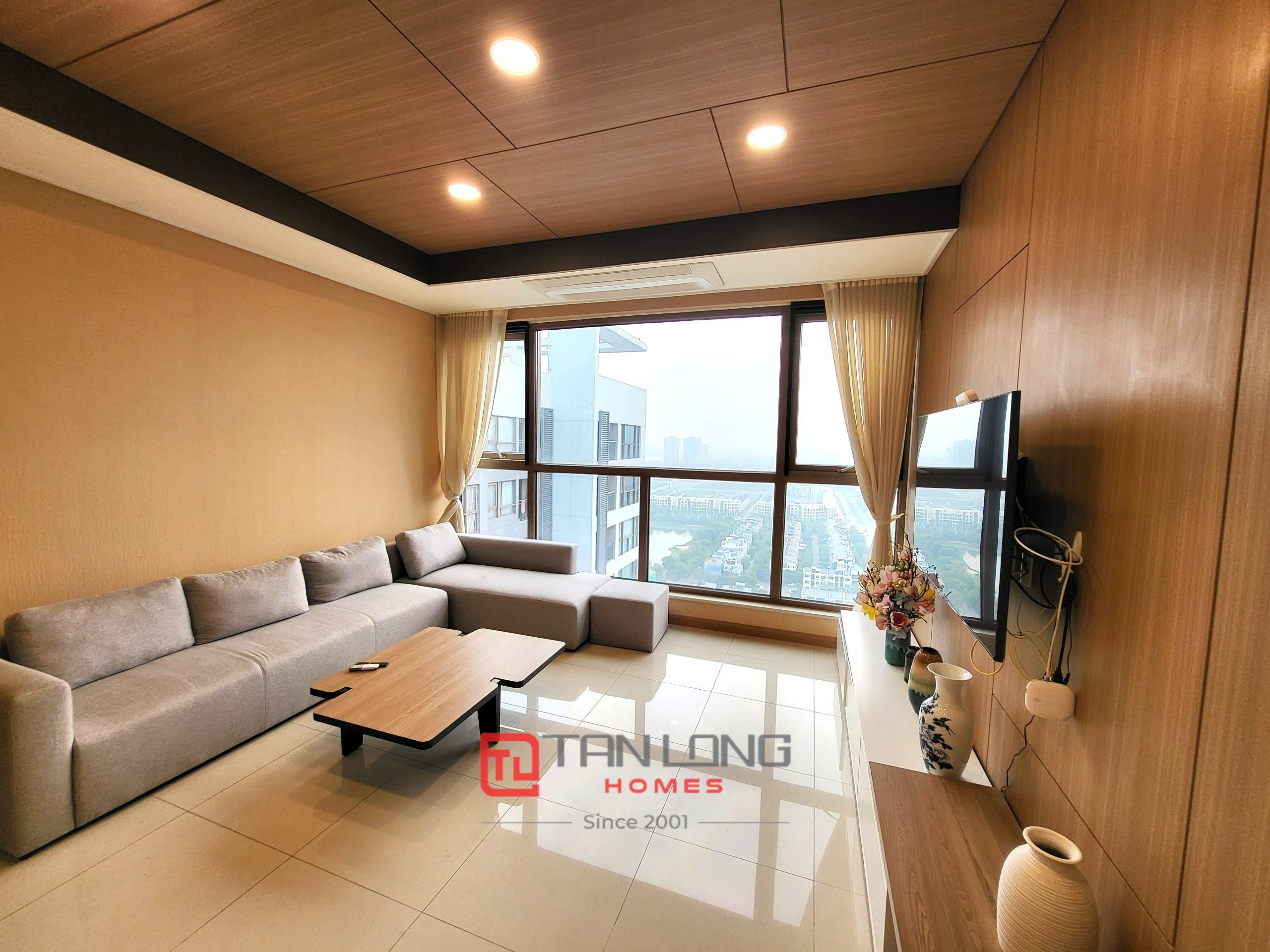 Cho thuê nhanh căn 2PN/100m2 tầng cao full đồ, hướng Đông mát mẻ tại Starlake 3