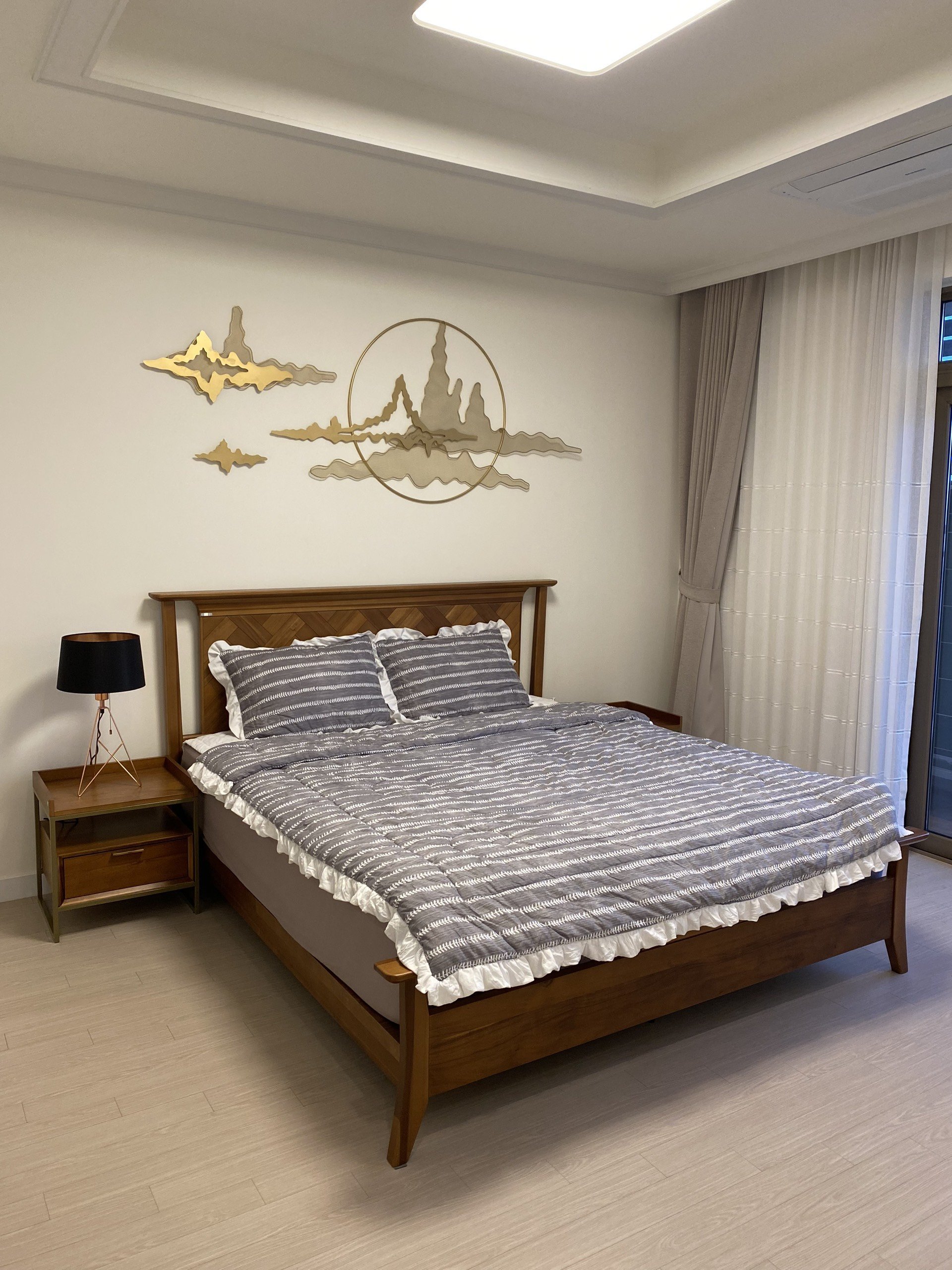 Cho thuê nhanh căn 3 ngủ 113m2 tầng cao view ngoại khu tại 901B Starlake 6