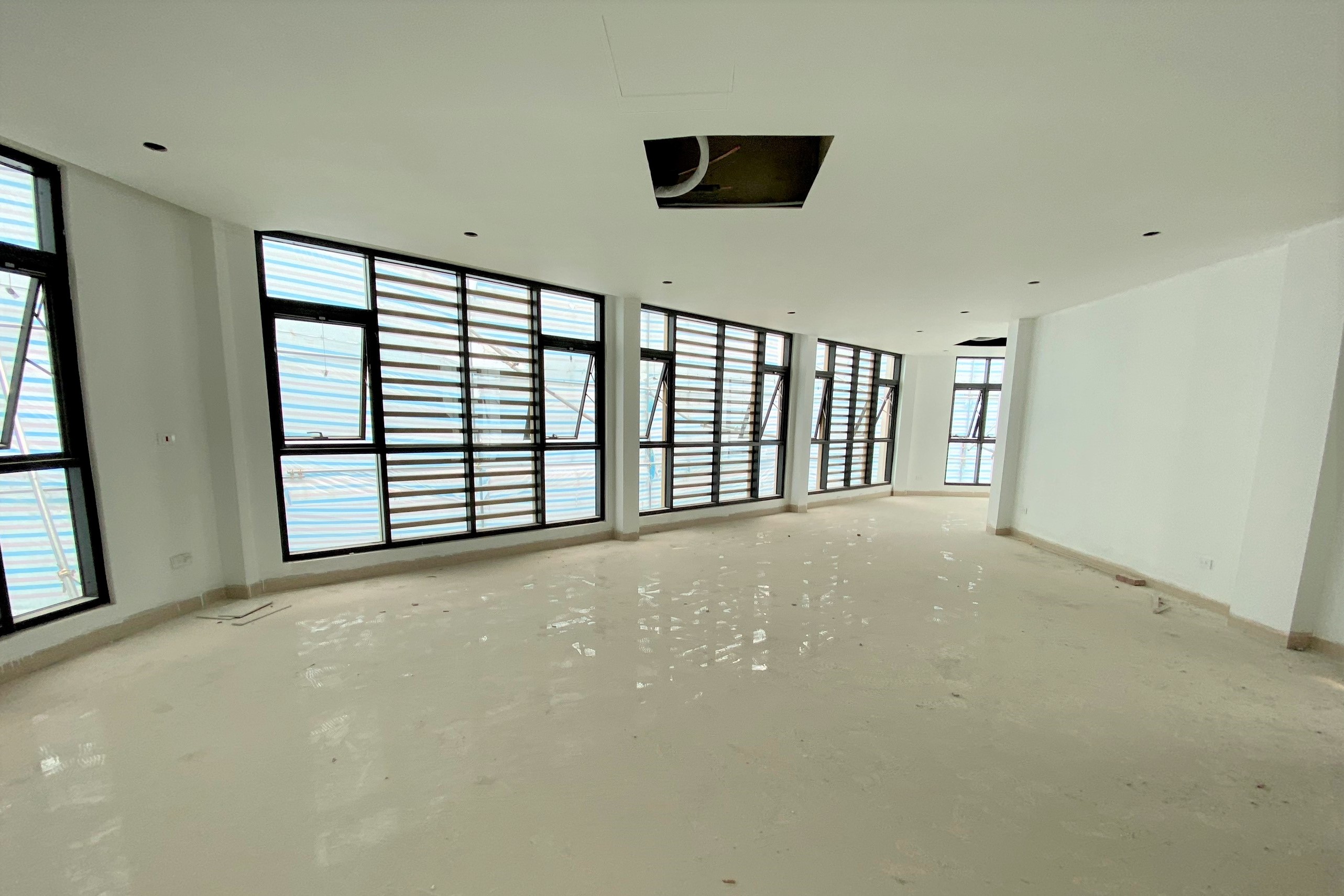 Cho thuê shophouse căn góc K5 Starlake: 226m2 x 5 tầng hoàn thiện, có thang máy 3