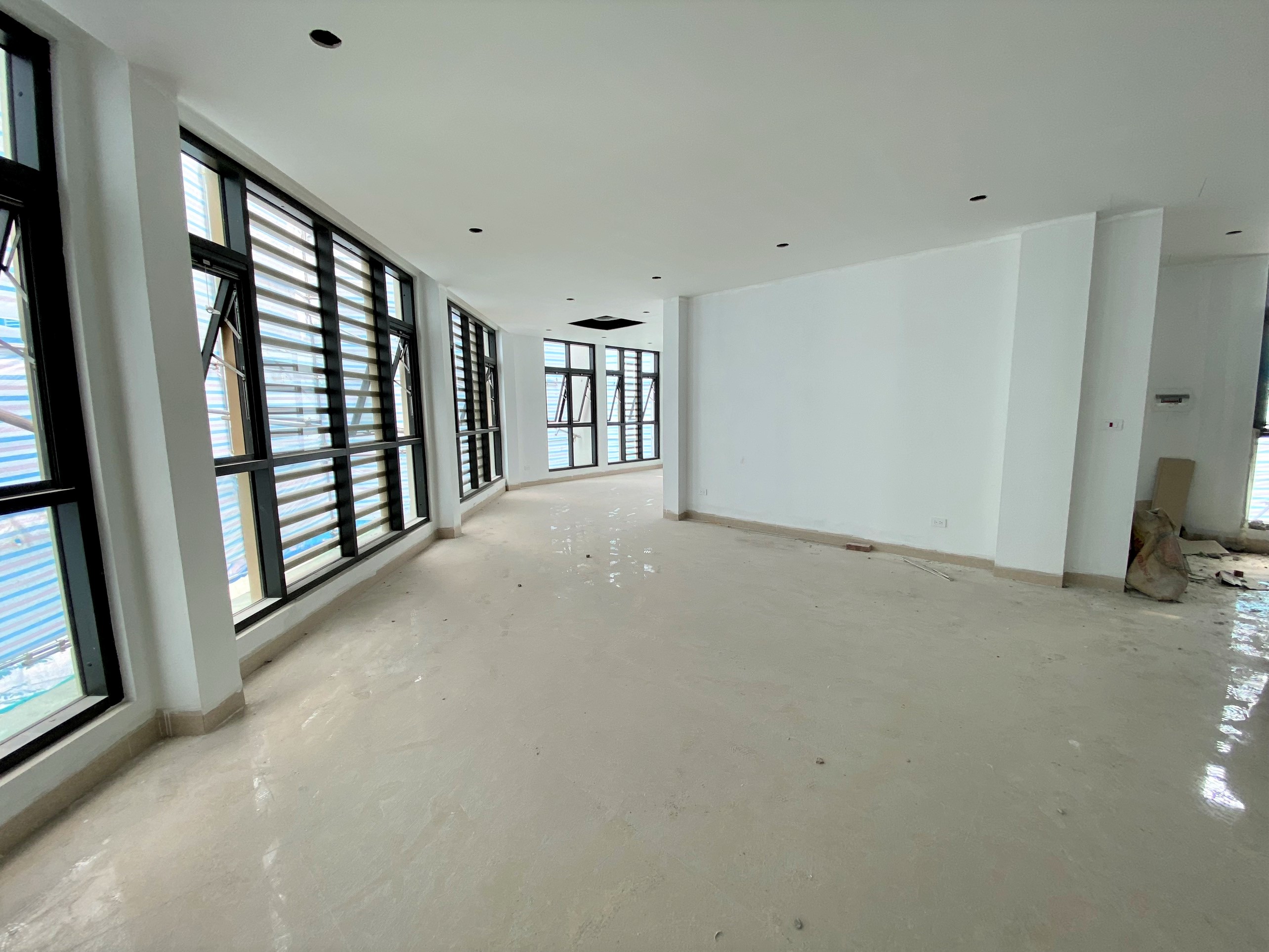 Cho thuê shophouse căn góc K5 Starlake: 226m2 x 5 tầng hoàn thiện, có thang máy 4