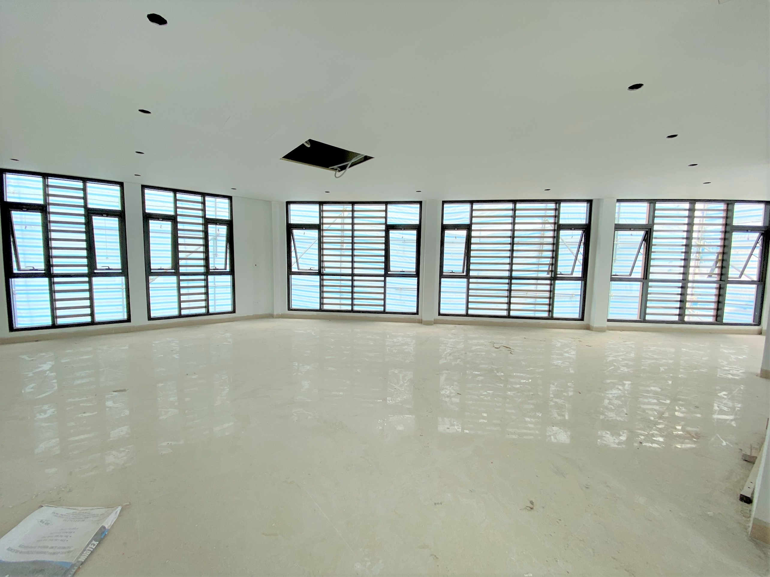 Cho thuê shophouse căn góc K5 Starlake: 226m2 x 5 tầng hoàn thiện, có thang máy 5
