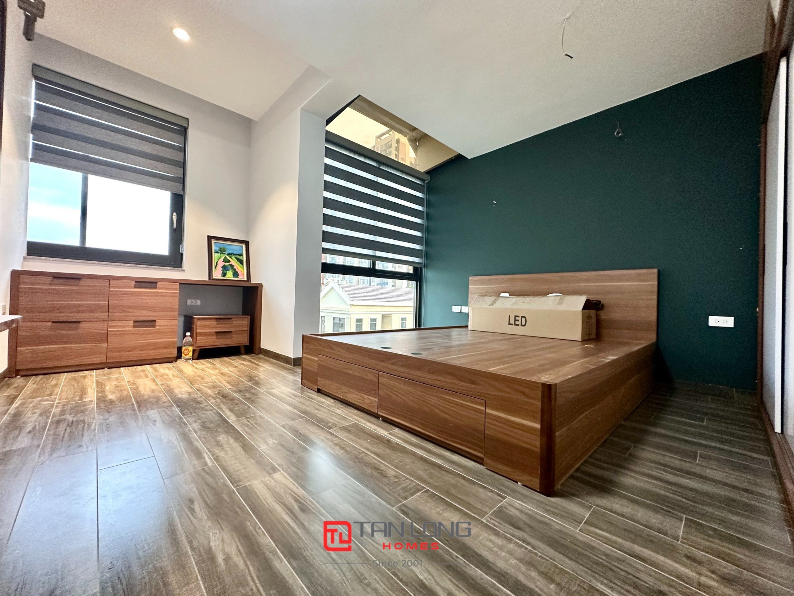 Cho thuê shophouse H6 Starlake: 132m2 full đồ mới, có thang máy + sân vườn rộng 11