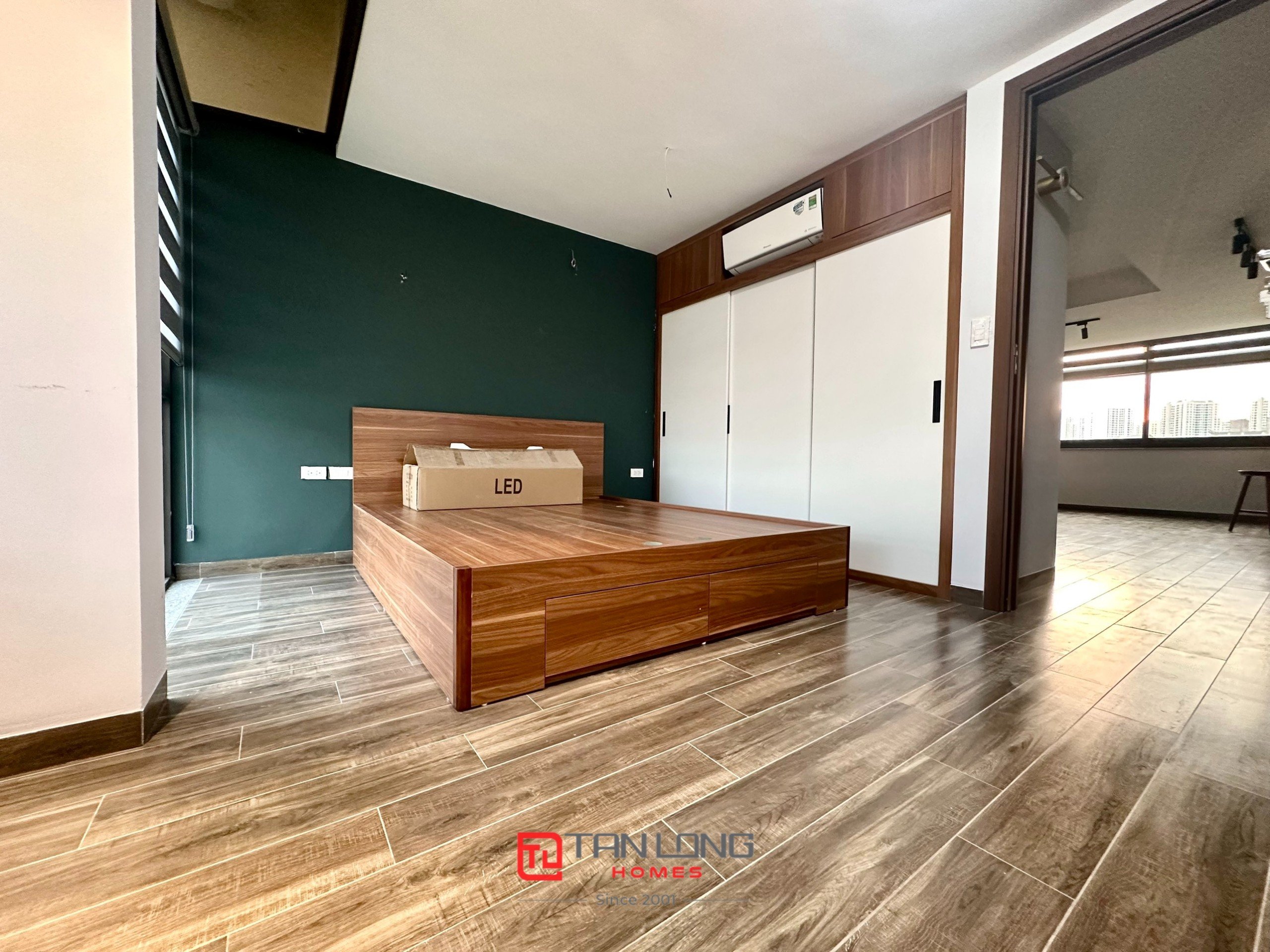 Cho thuê shophouse H6 Starlake: 132m2 full đồ mới, có thang máy + sân vườn rộng 17