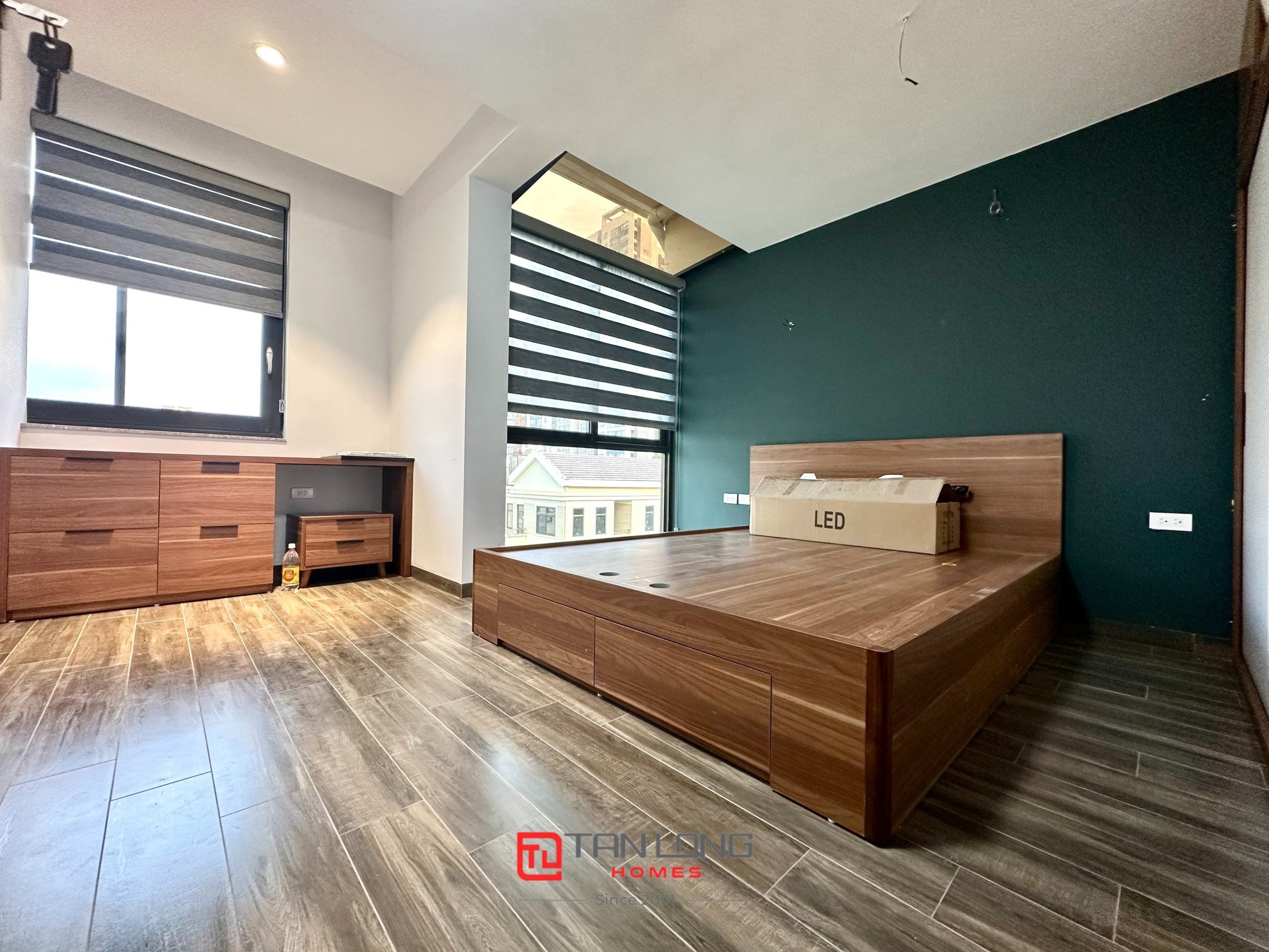 Cho thuê shophouse H6 Starlake: 132m2 full đồ mới, có thang máy + sân vườn rộng 18