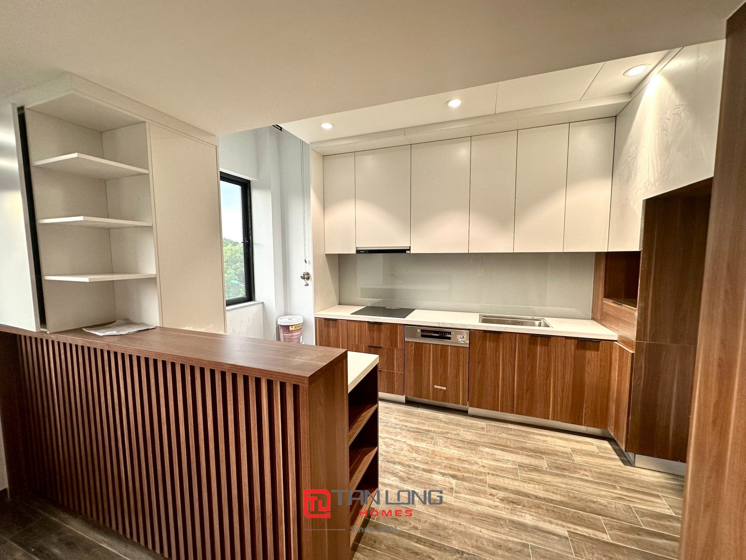Cho thuê shophouse H6 Starlake: 132m2 full đồ mới, có thang máy + sân vườn rộng 5