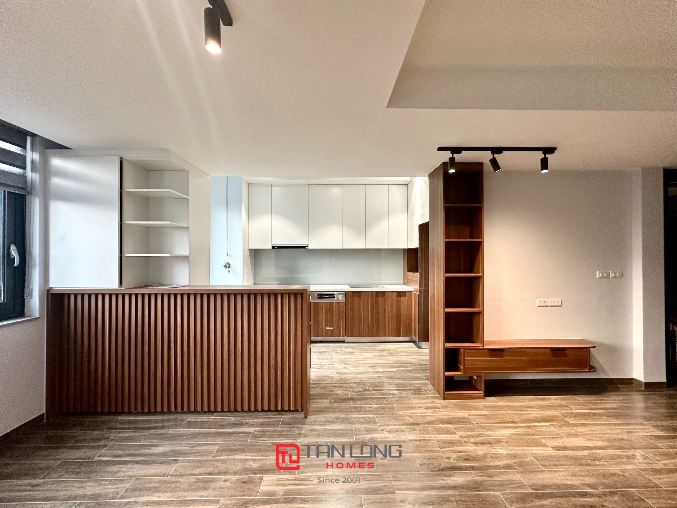 Cho thuê shophouse H6 Starlake: 132m2 full đồ mới, có thang máy + sân vườn rộng 6