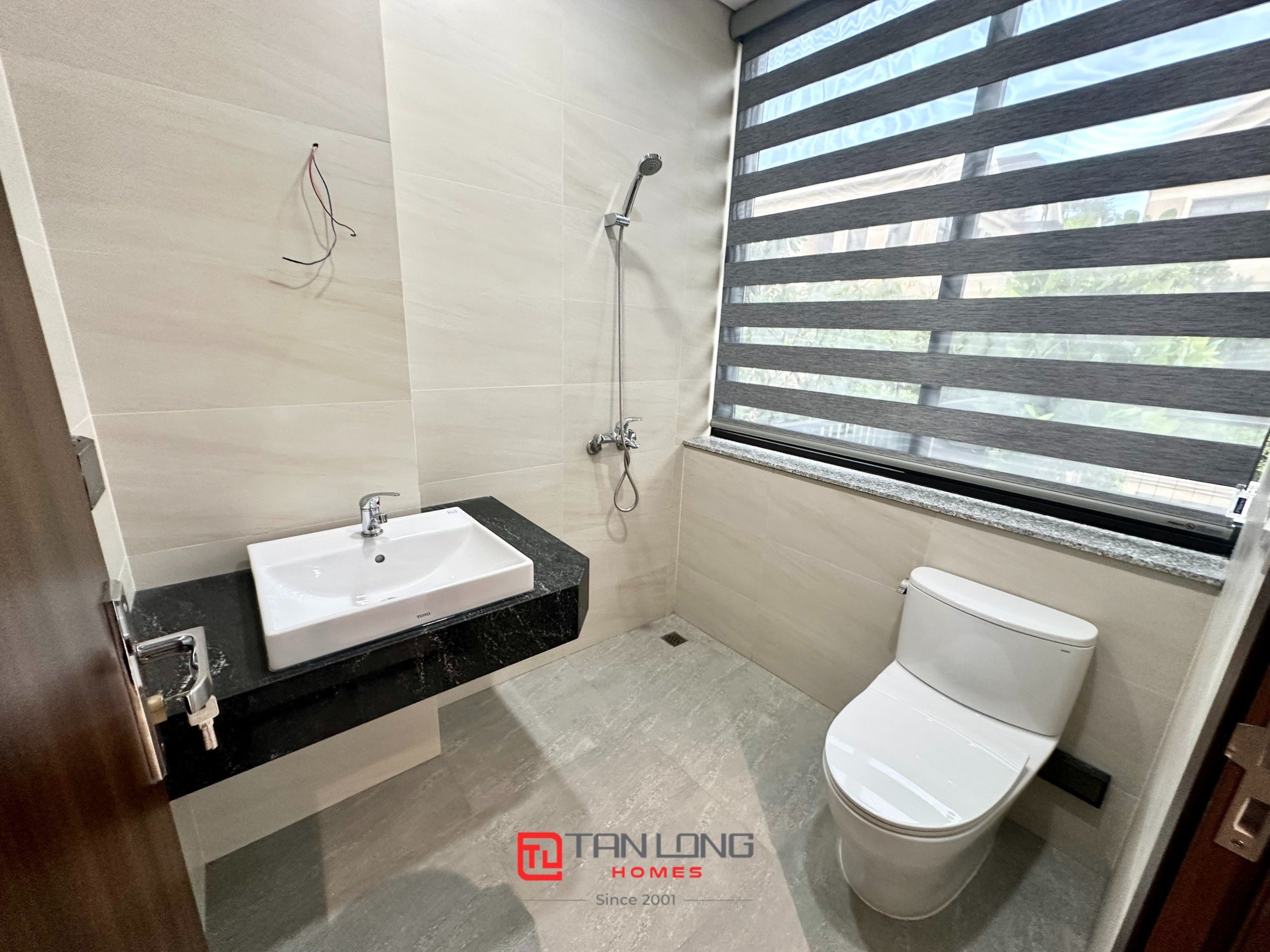 Cho thuê shophouse H6 Starlake: 132m2 full đồ mới, có thang máy + sân vườn rộng 19