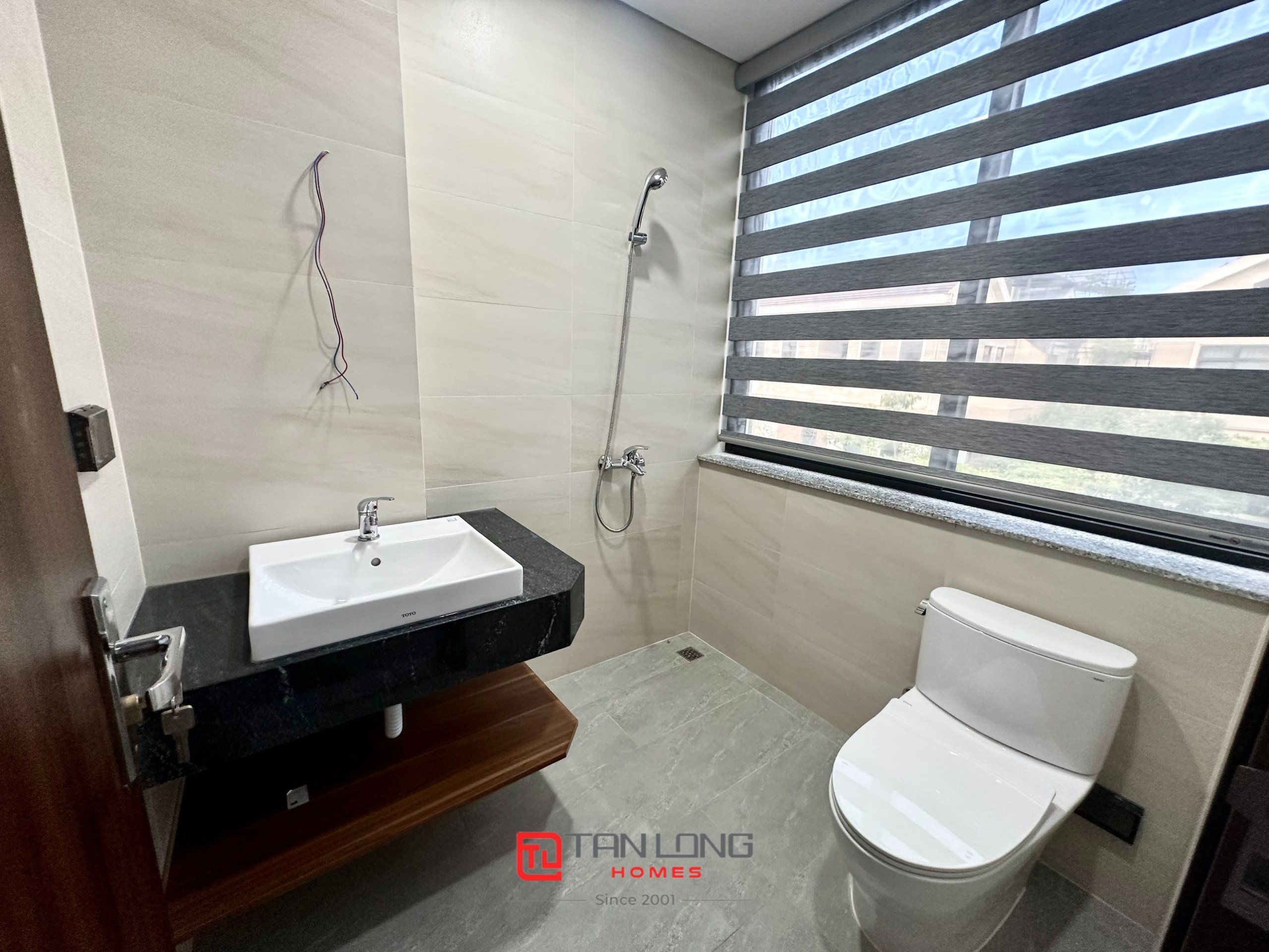 Cho thuê shophouse H6 Starlake: 132m2 full đồ mới, có thang máy + sân vườn rộng 21