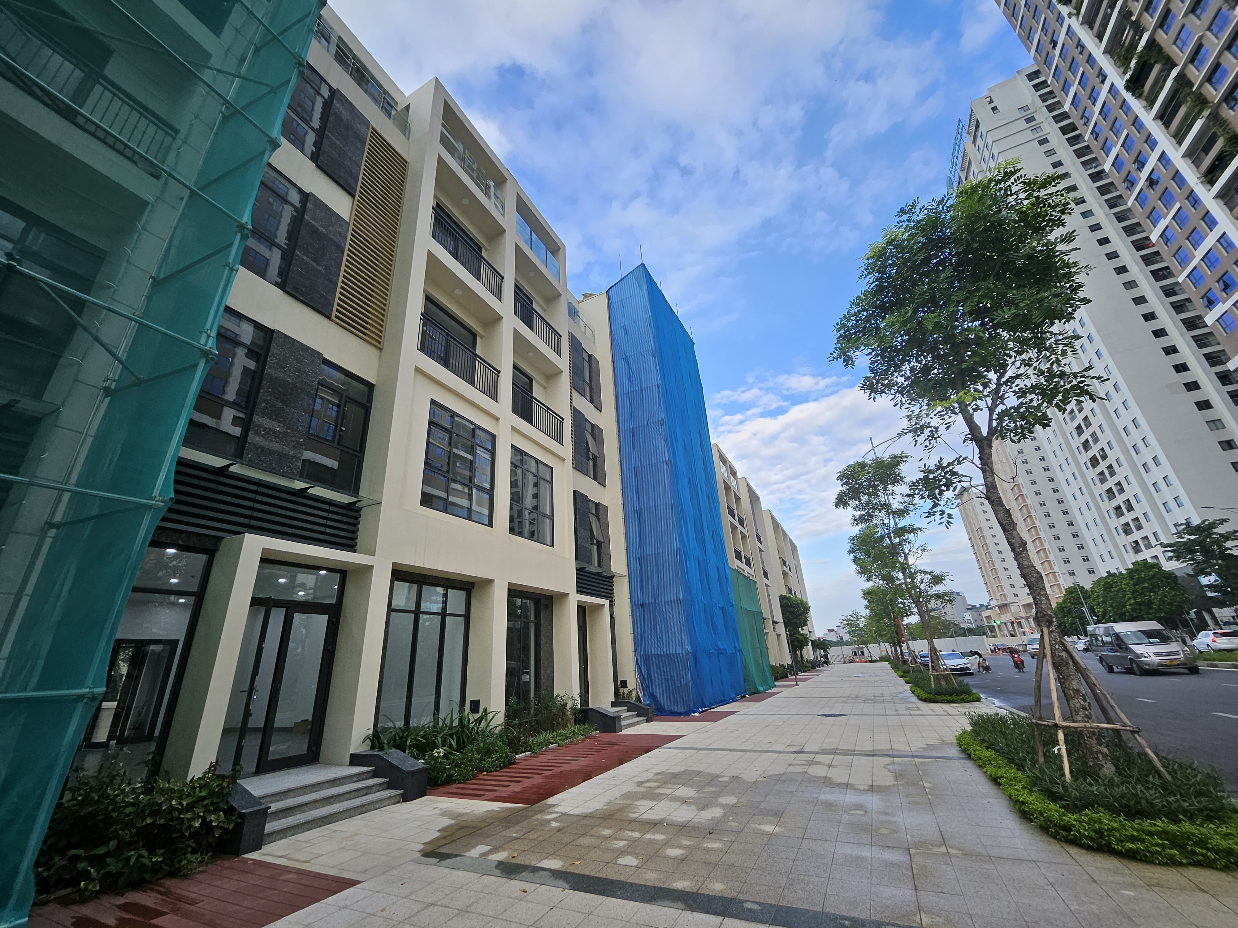 Cho thuê shophouse kinh doanh mặt đường Starlake Tây hồ có thang máy 1