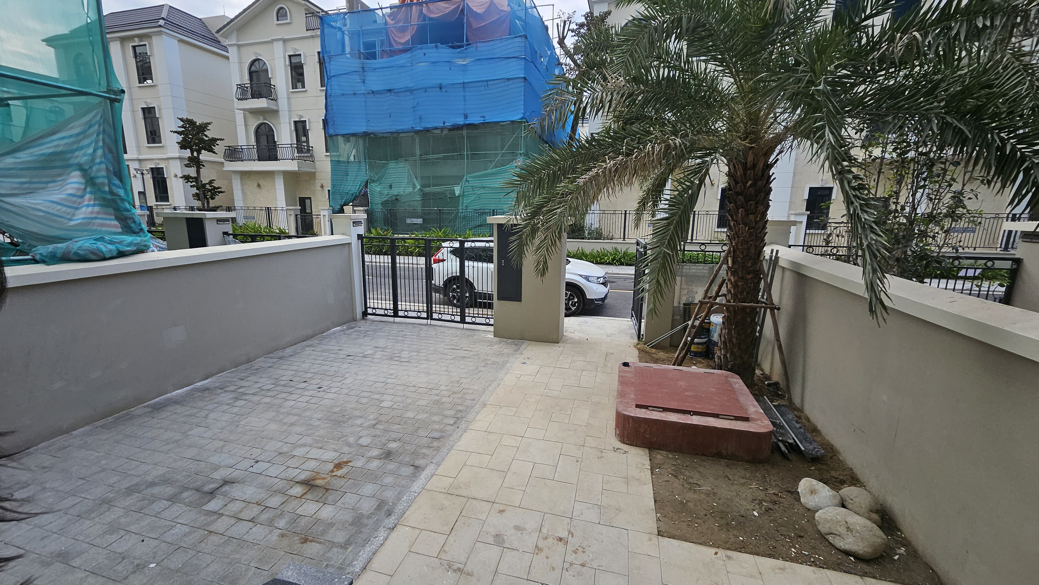 Cho thuê shophouse kinh doanh mặt đường Starlake Tây hồ có thang máy 6