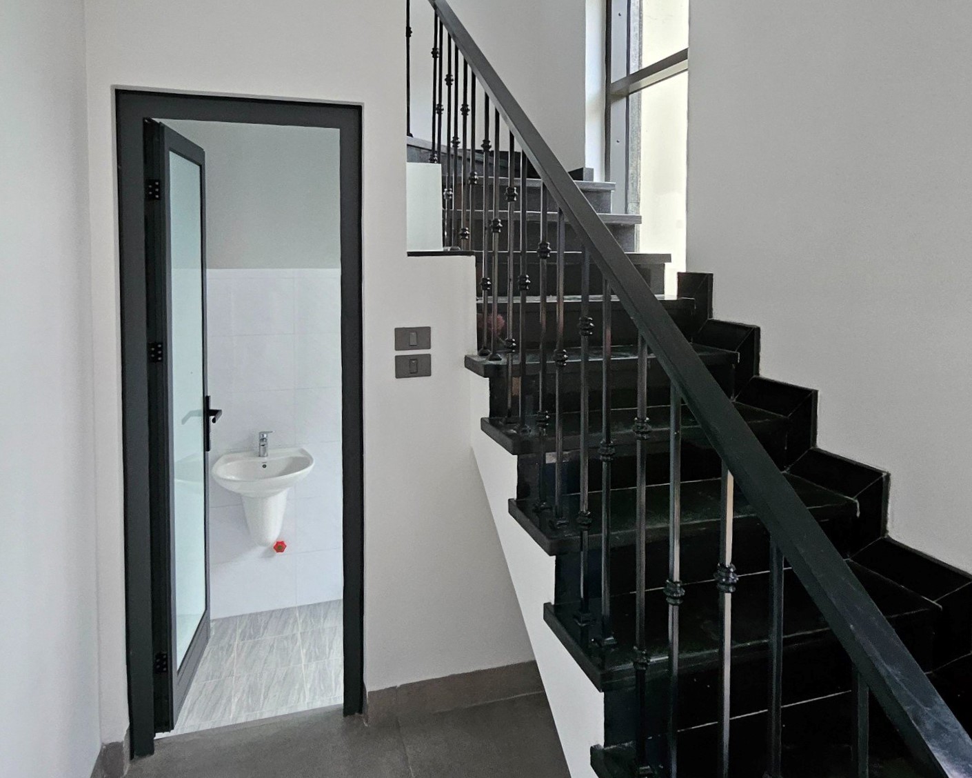 Cho thuê shophouse Starlake 144m2 x 4 tầng, đồ cơ bản, có thang máy, điều hòa 7