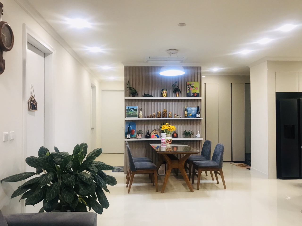 Chủ nhà chuyển vào Sài Gòn bán lại căn hộ 3 phòng ngủ tầng cao tòa 903A Starlake 3