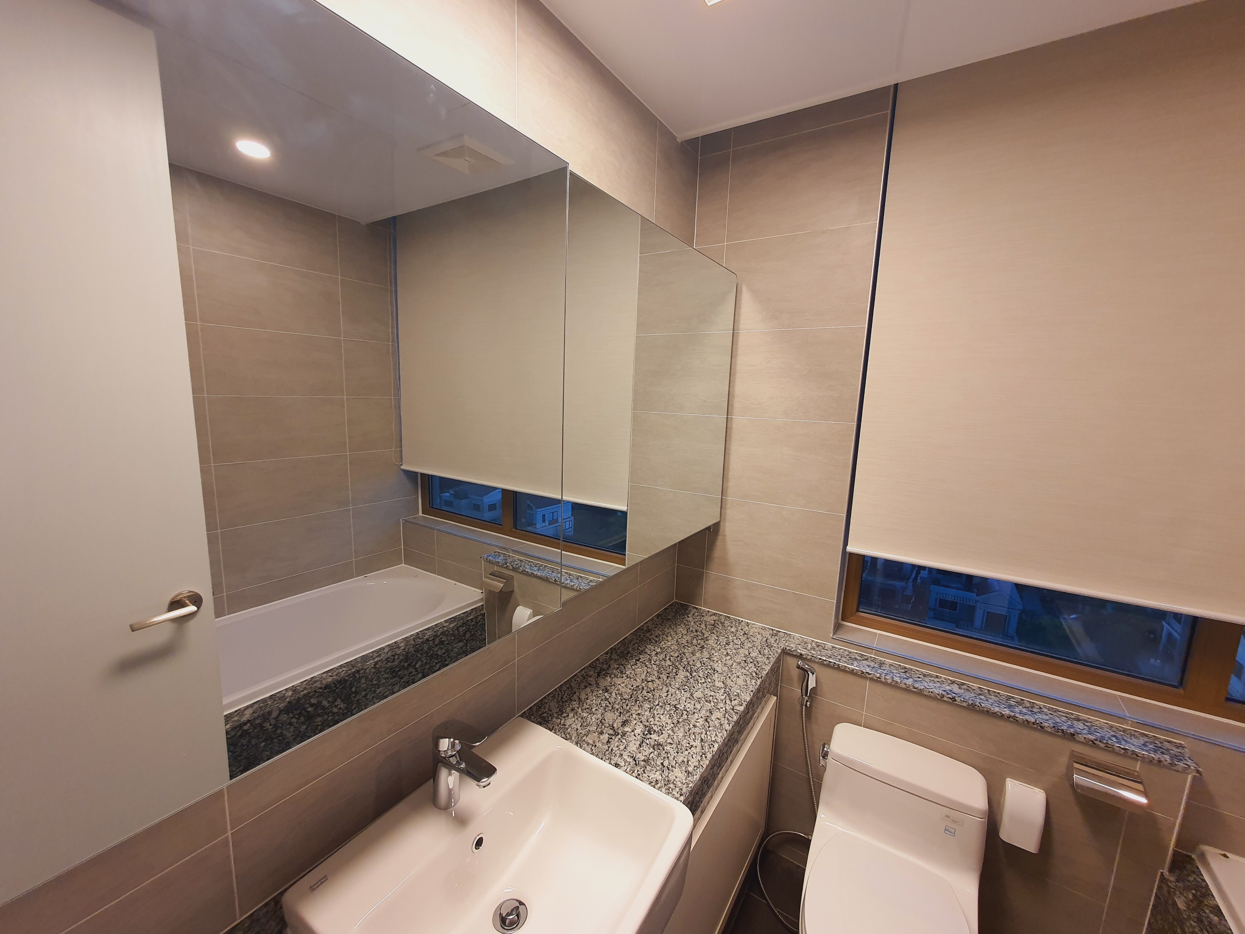 Chuyển nhượng căn 3PN/113m2 tầng trung tòa 903B Starlake Tây Hồ 11
