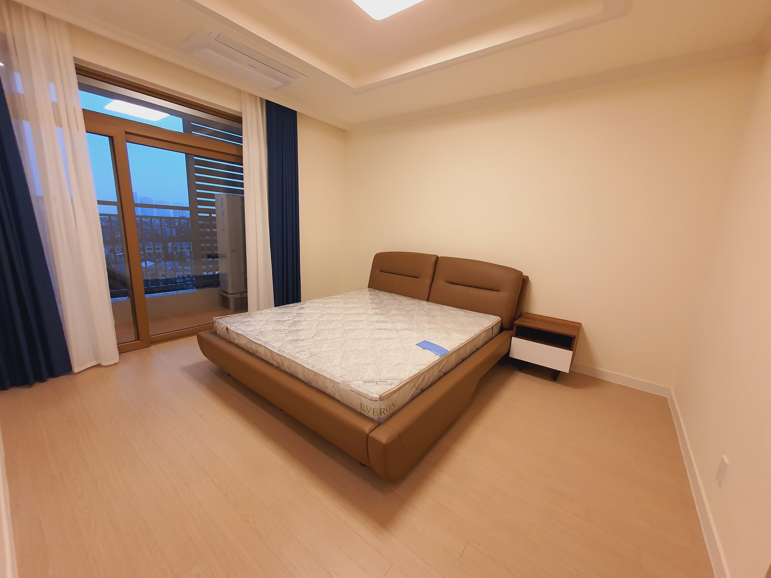 Chuyển nhượng căn 3PN/113m2 tầng trung tòa 903B Starlake Tây Hồ 6