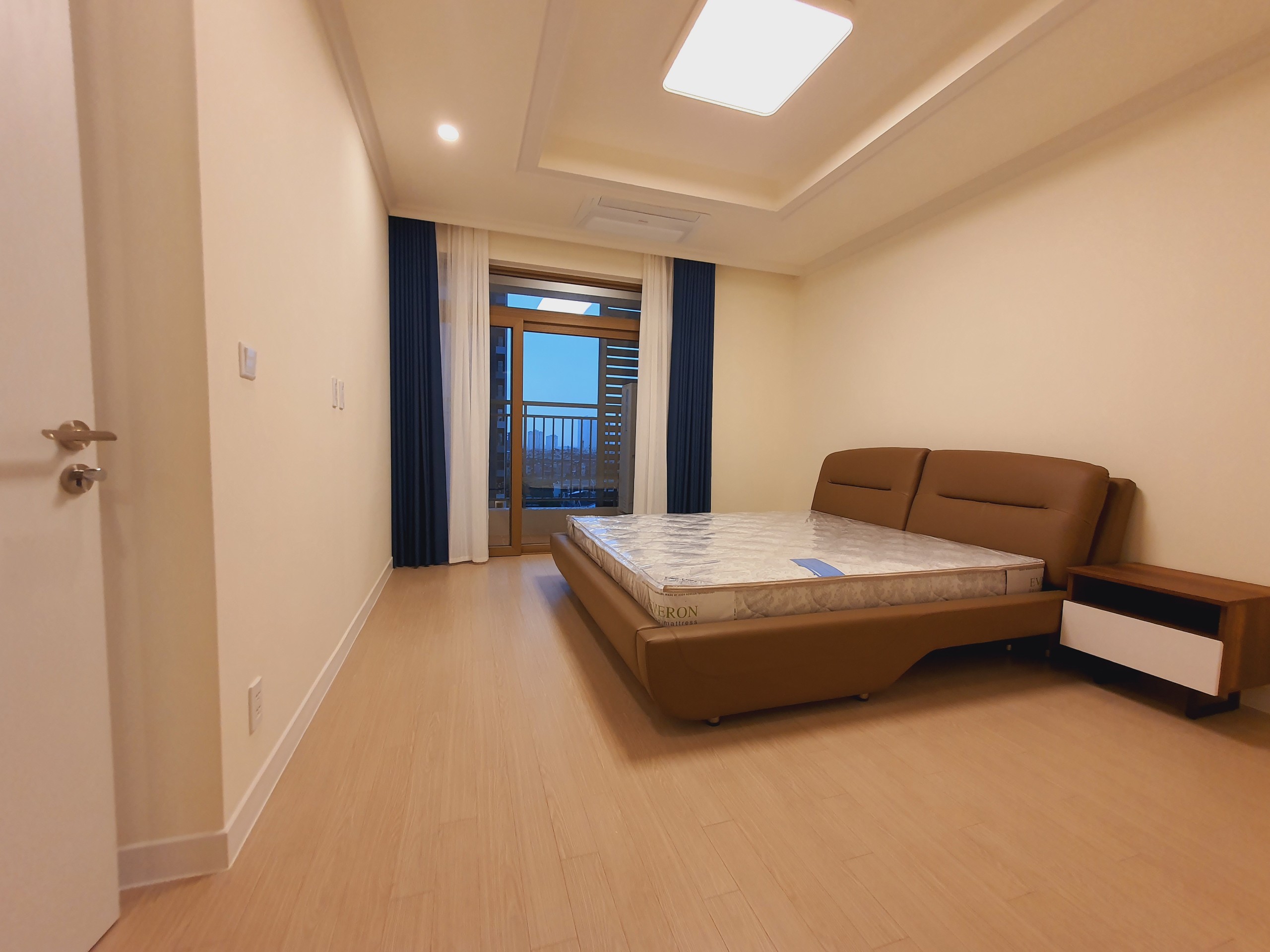 Chuyển nhượng căn 3PN/113m2 tầng trung tòa 903B Starlake Tây Hồ 8