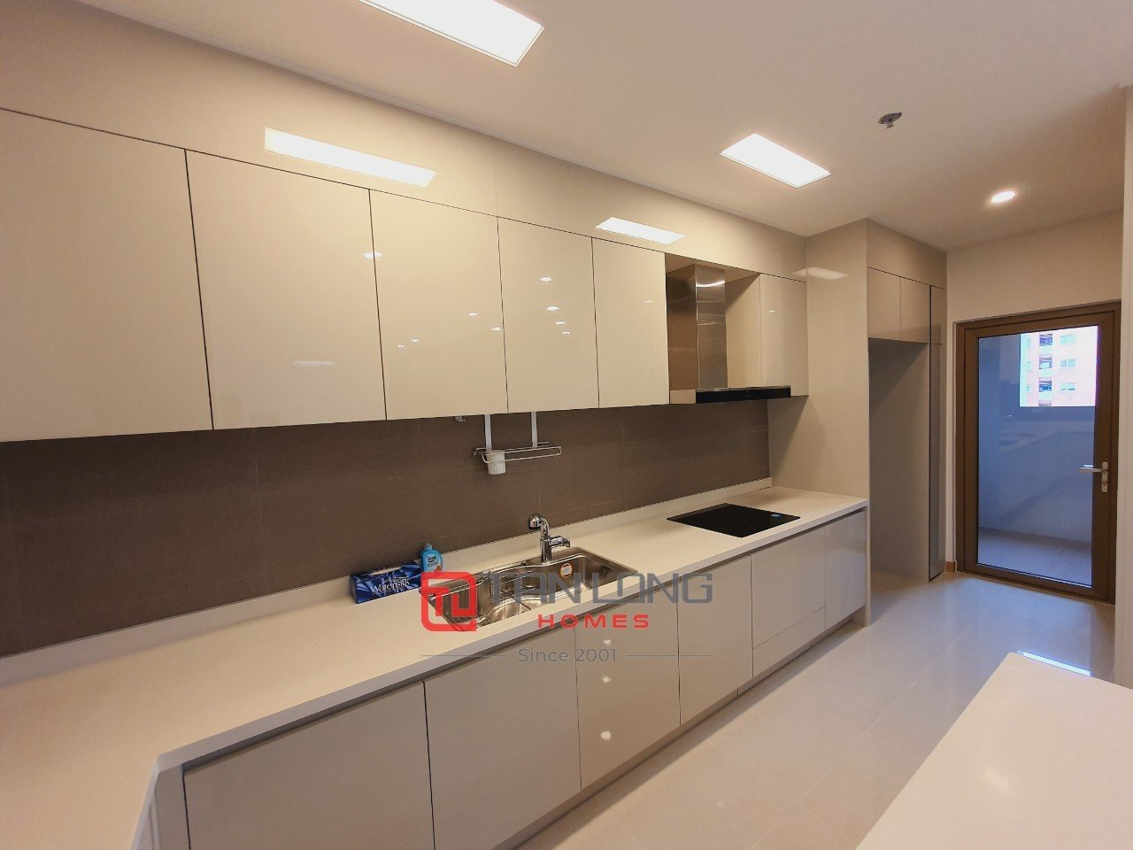 Chuyển nhượng căn hộ 2 ngủ 96m2 giá tốt, nhà mới chưa ở tòa 902 Starlake 5