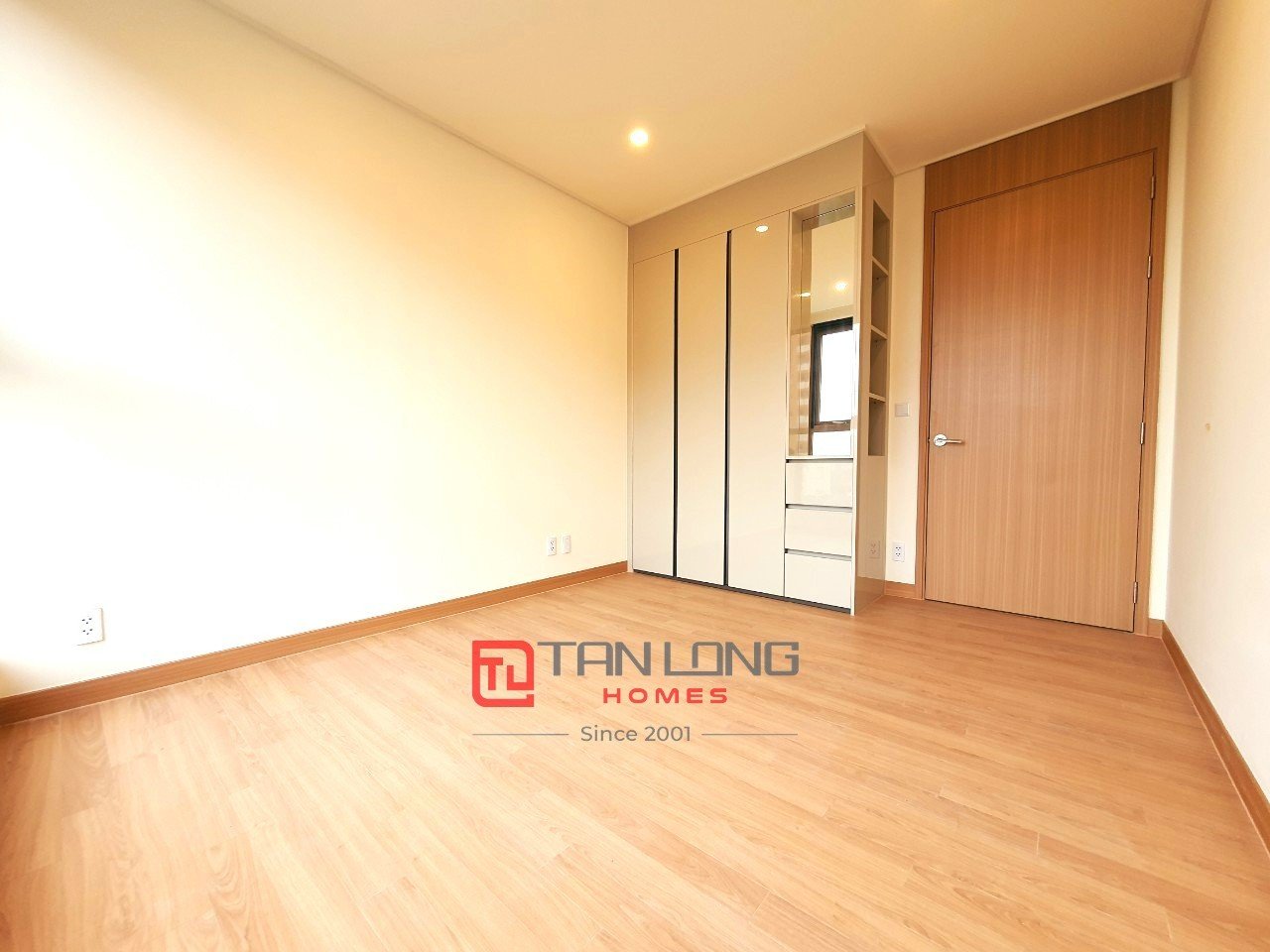 Chuyển nhượng căn hộ 2 ngủ 96m2 giá tốt, nhà mới chưa ở tòa 902 Starlake 7
