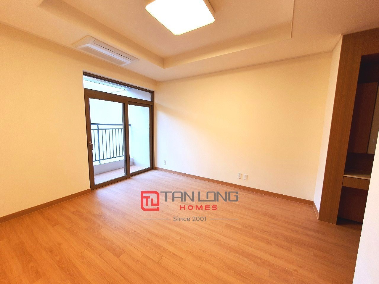 Chuyển nhượng căn hộ 2 ngủ 96m2 giá tốt, nhà mới chưa ở tòa 902 Starlake 9