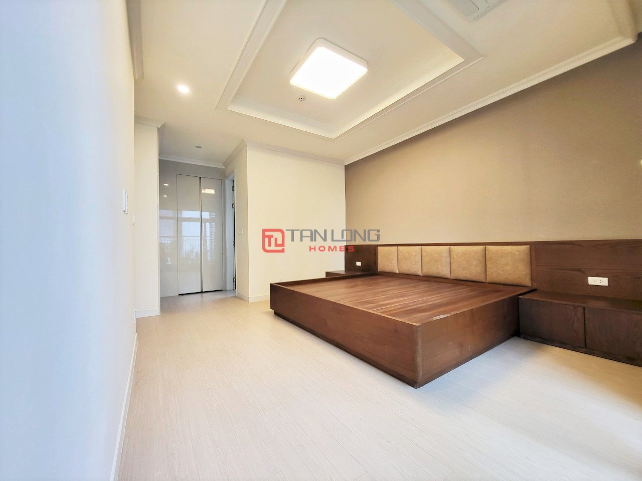 Chuyển nhượng nhanh căn hộ 3 ngủ 113,21m2 tầng cao view hồ tòa 901A Starlake 7